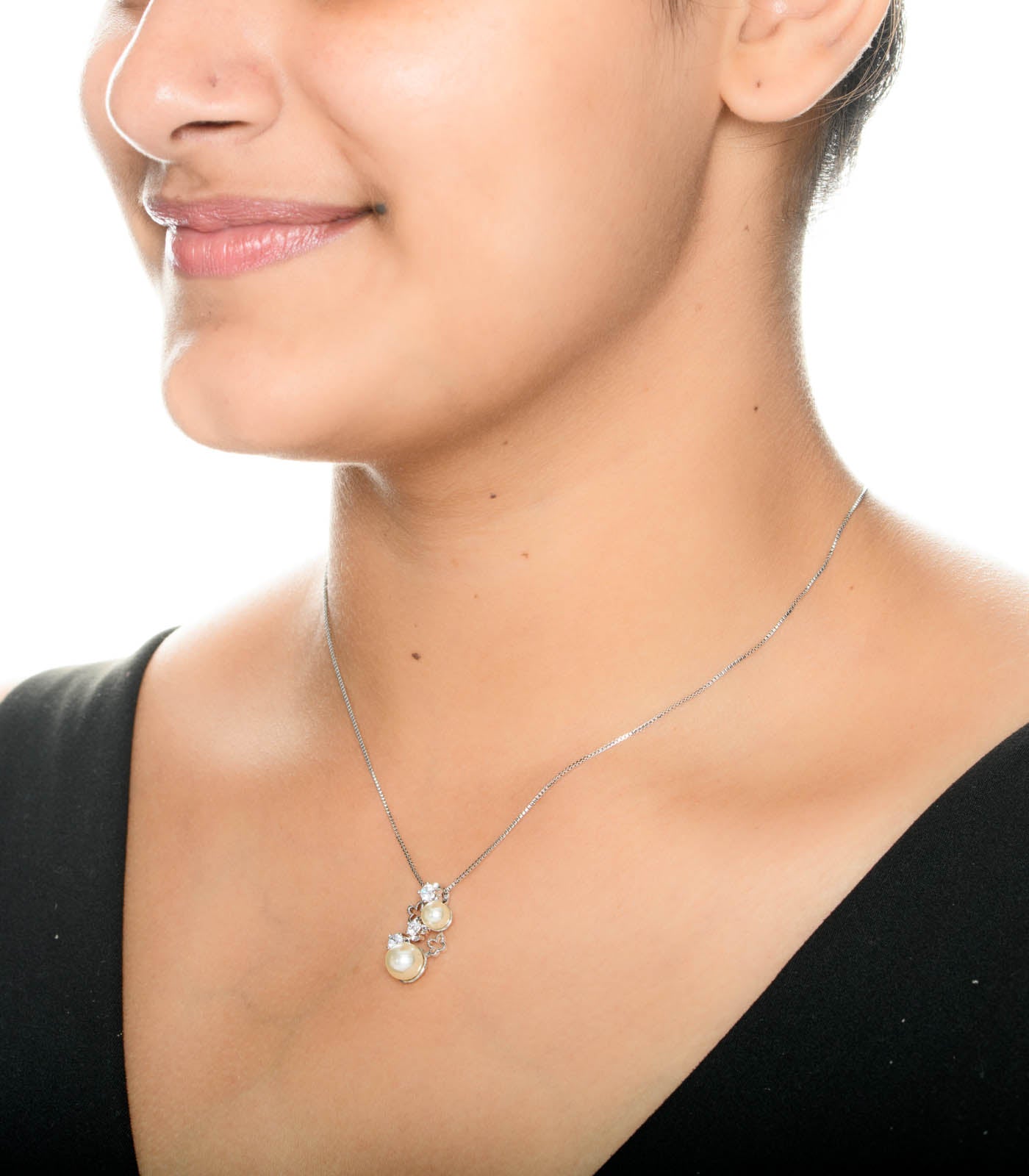 Dispersed Pearls Necklace (Brass)