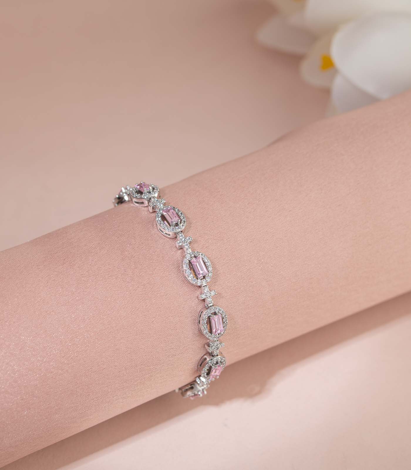 Chic Links Bracelet (Brass)