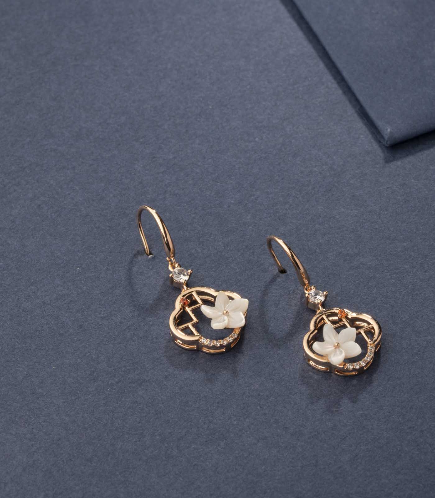 Dreamy Daisy Earrings (Brass)