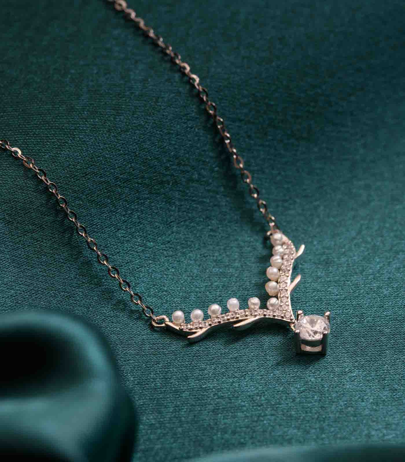 The Elegance Queen Necklace (Silver)