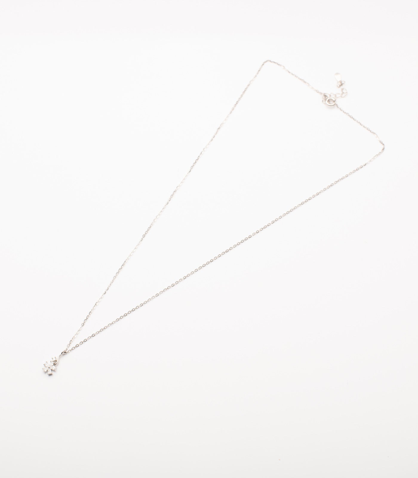 Tiny Daisy Necklace (Silver)