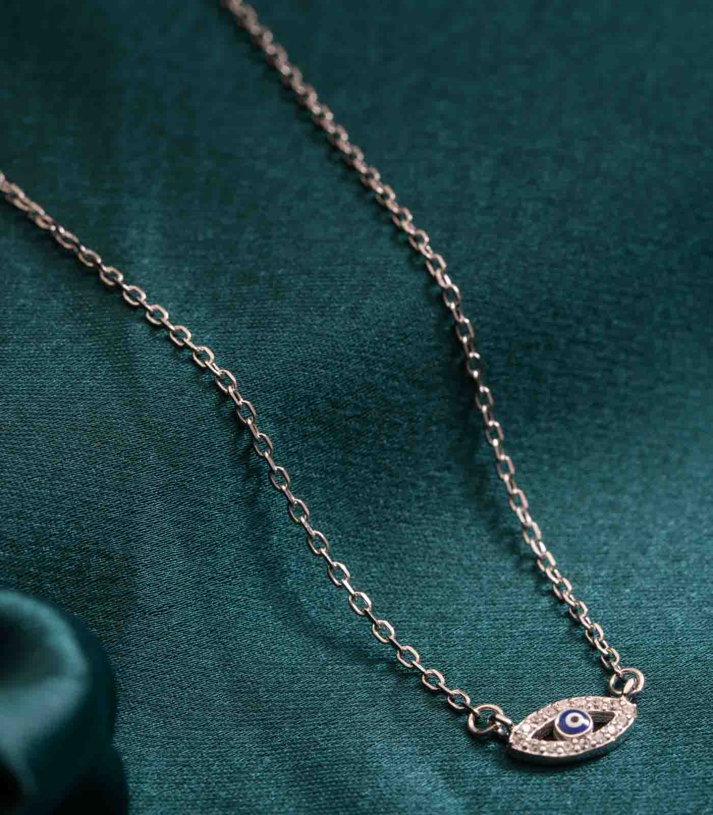 An Evil Eye Necklace (Silver)