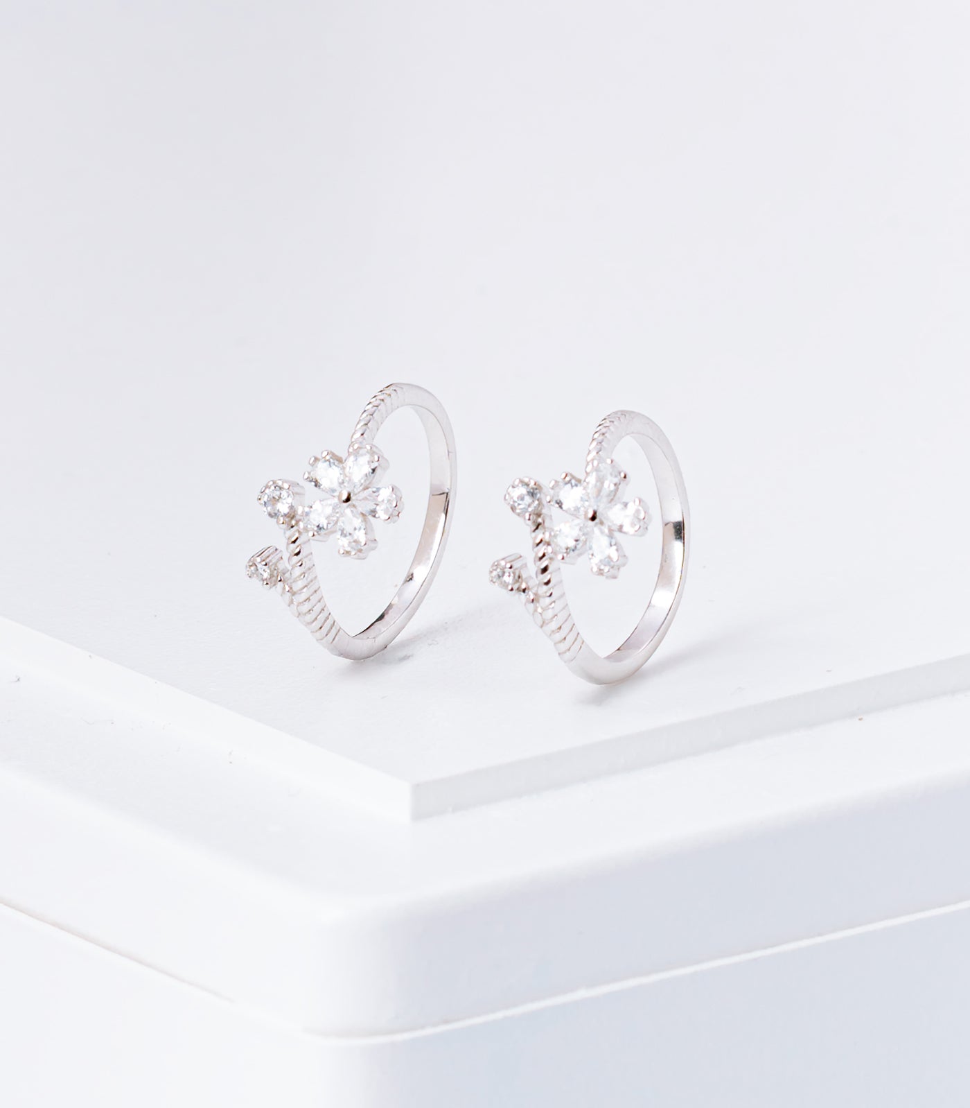 Shiny Floral Toe Rings (Silver)
