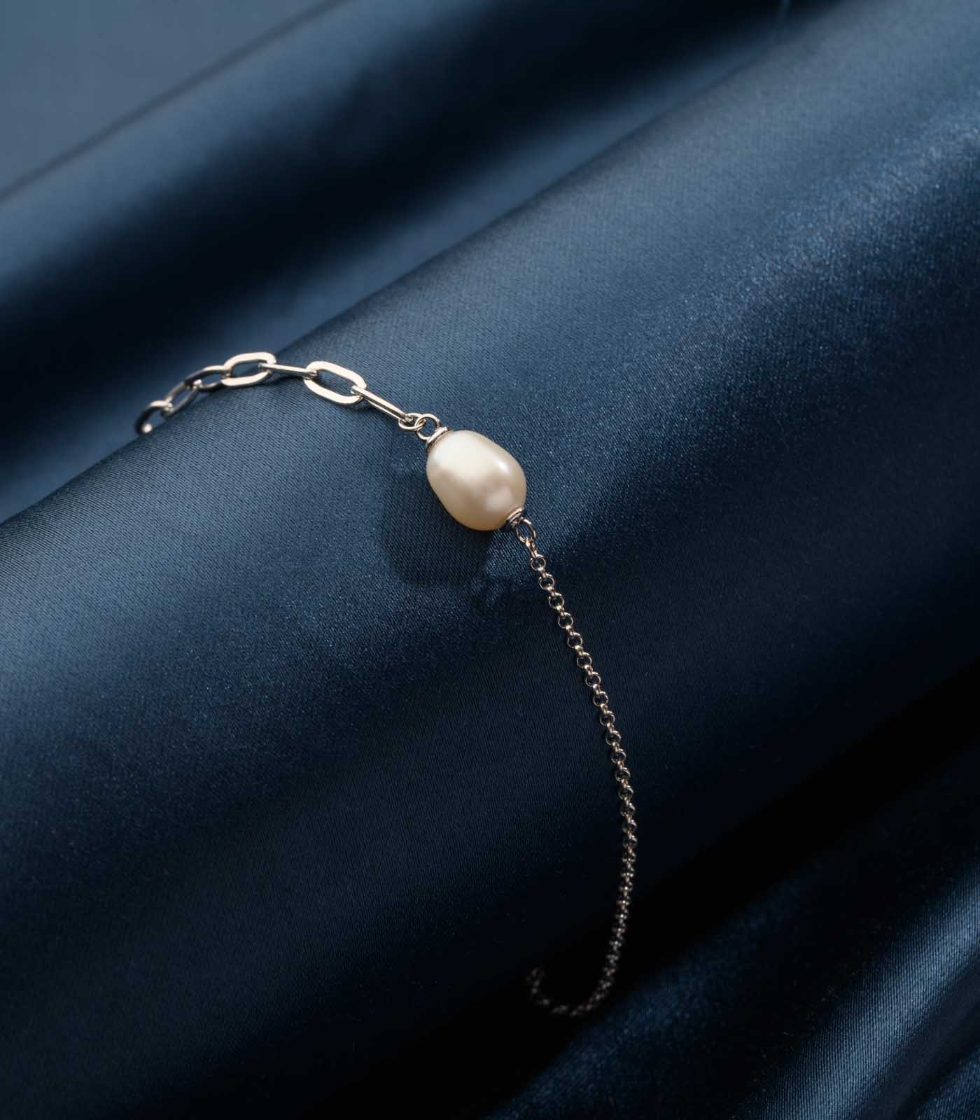 Beautiful Bond Of Pearl Bracelet (Silver)