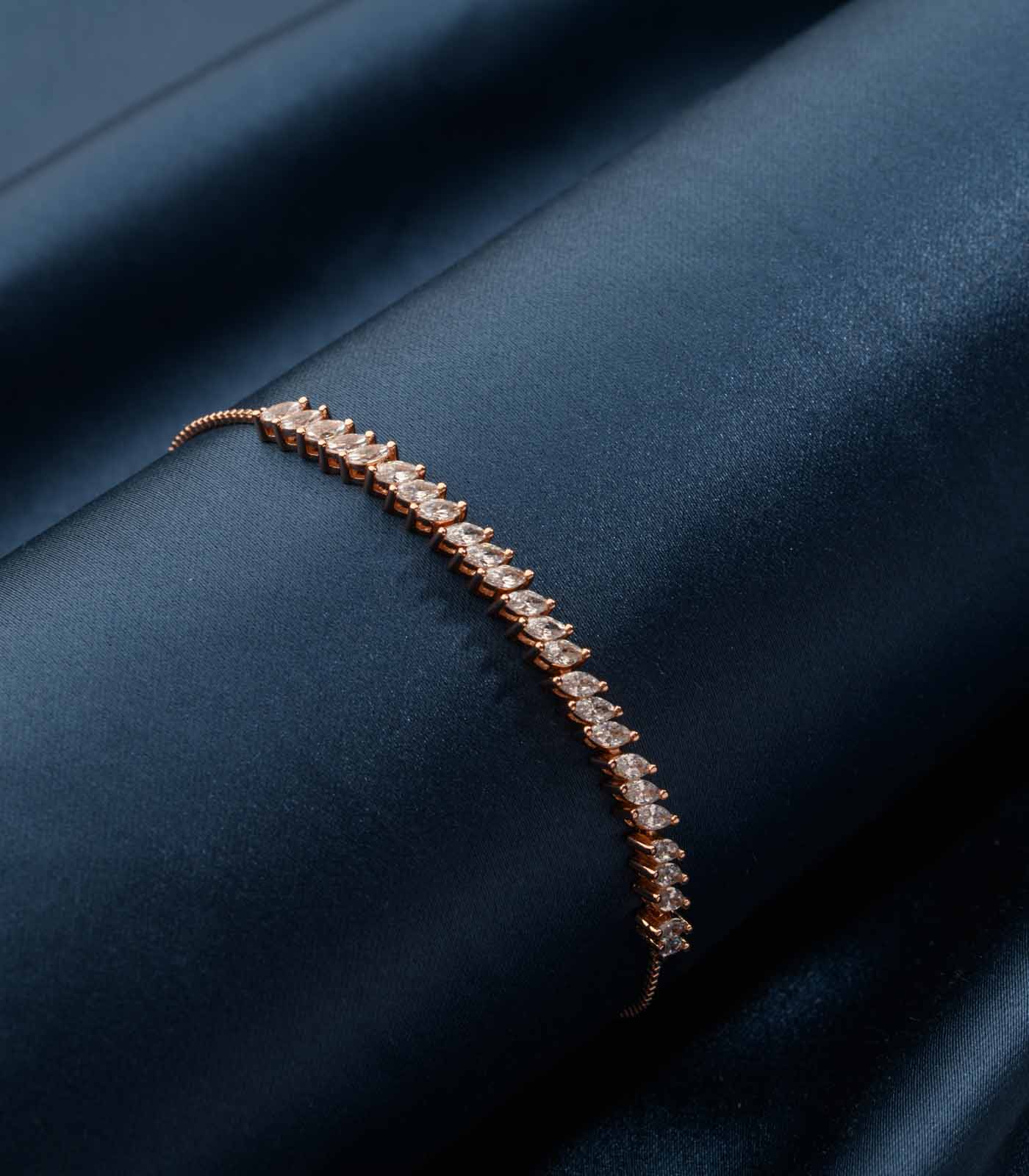 Glimmering Crystals Bracelet (Silver)