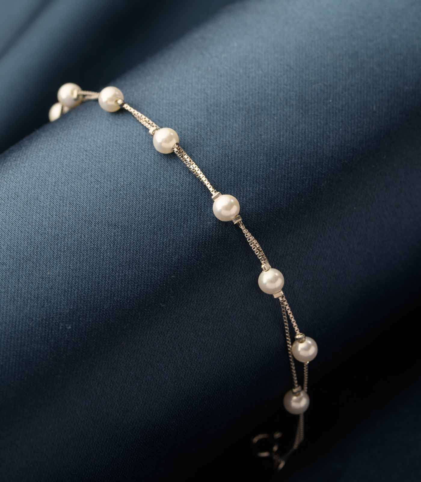 Equally Spaced Pearl Bracelet (Silver)