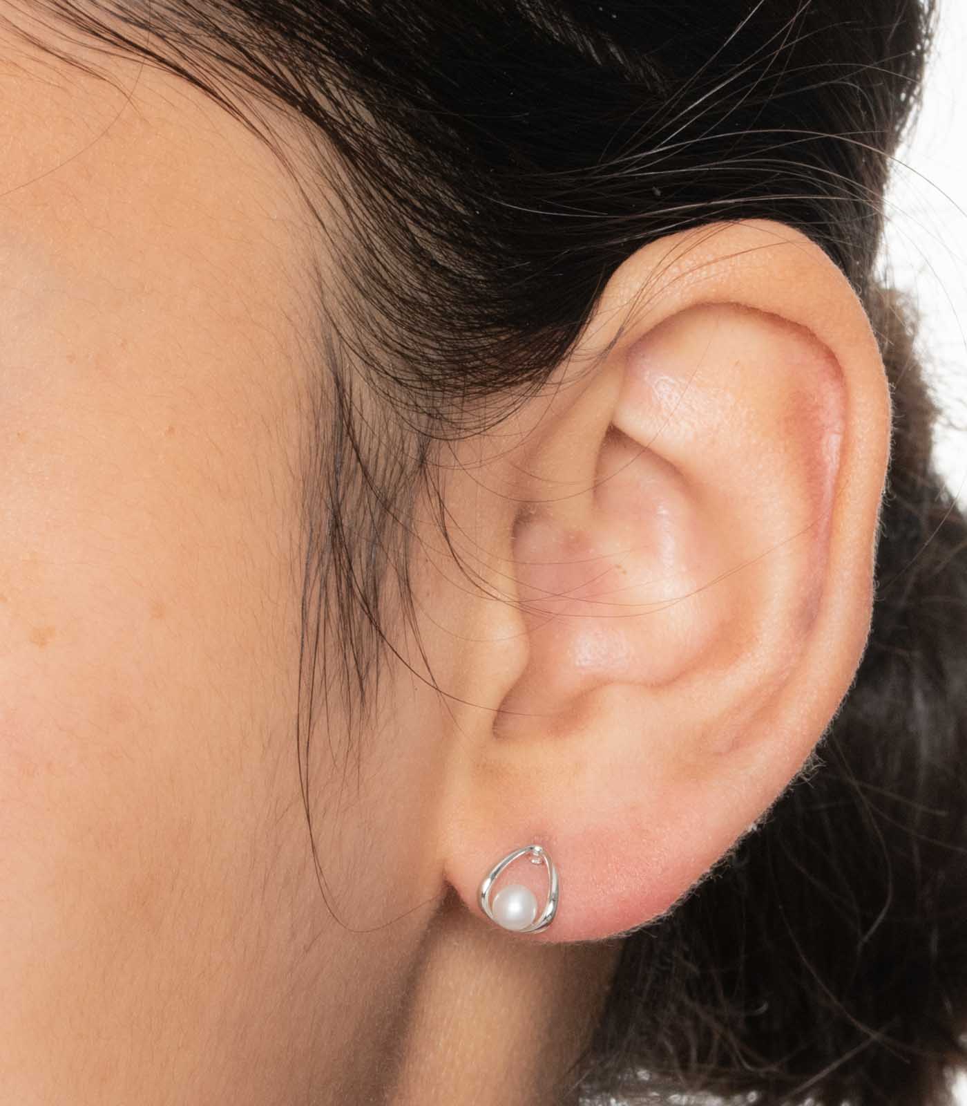 Pearl In A Drop Earrings (Silver)