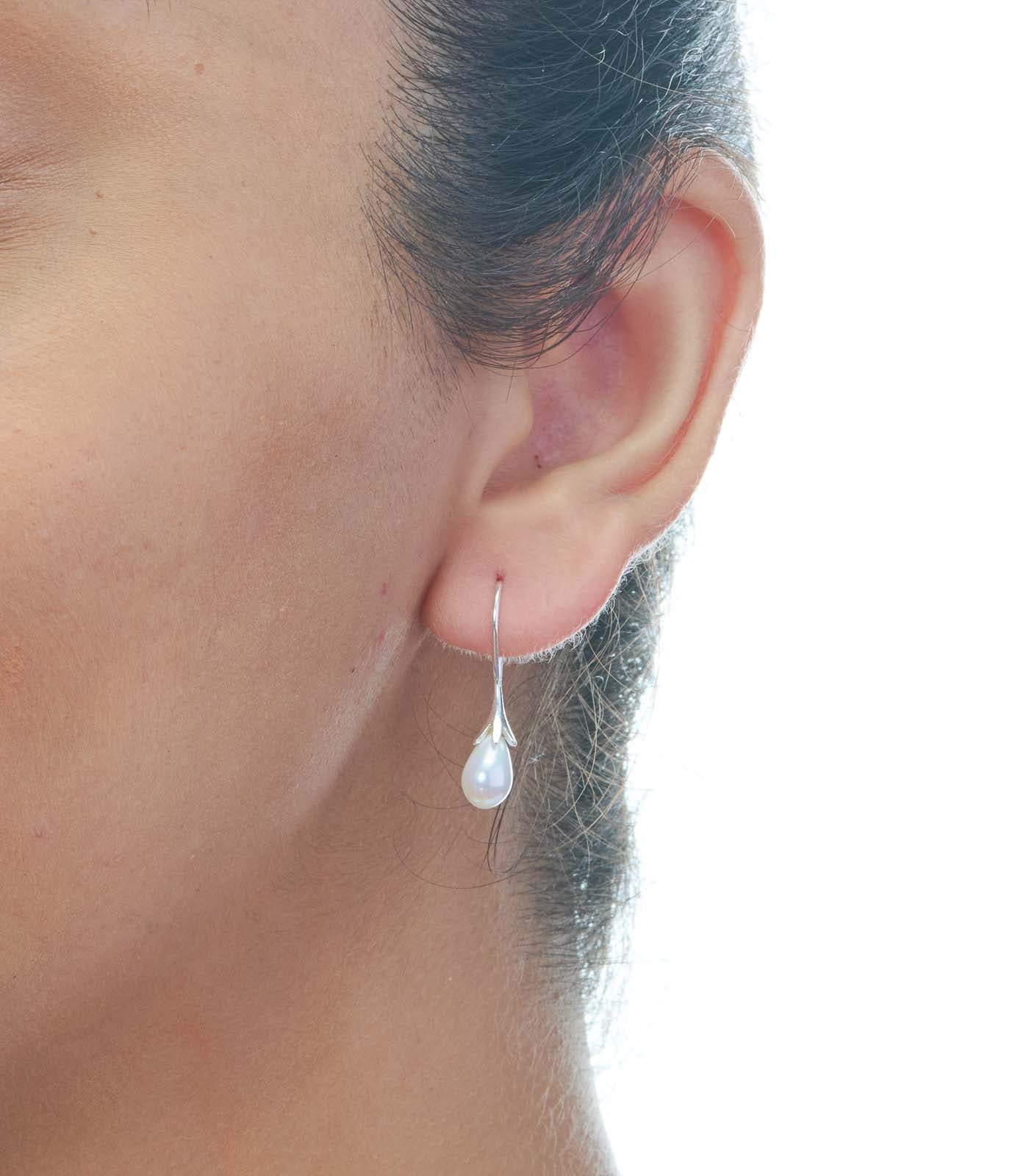 Dangling Drop Pearl Earrings (Silver)