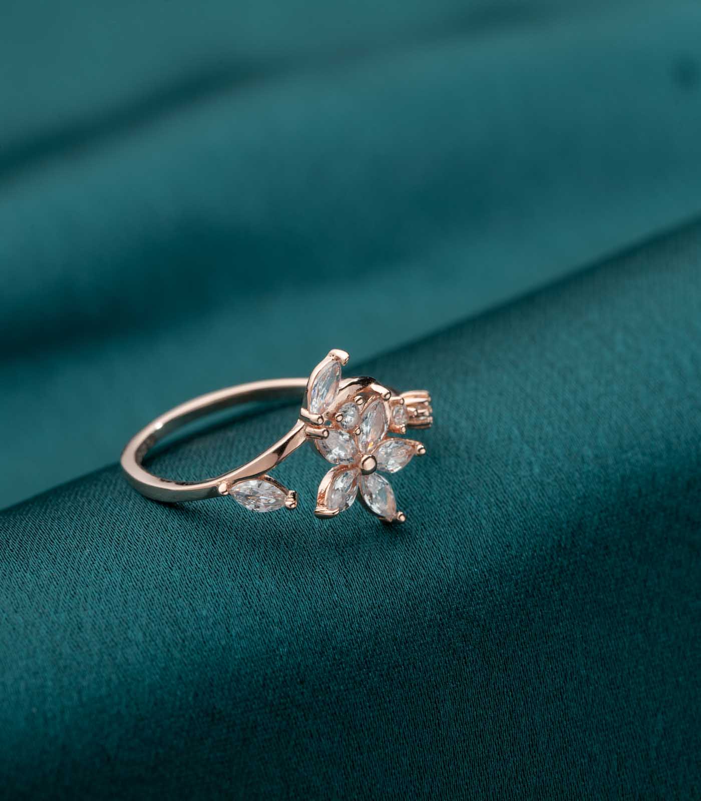 Rosy Flower Adjustable Finger Ring (Silver)