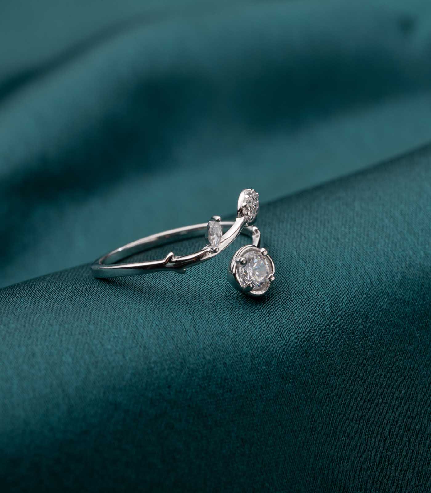 Classic Luxe Adjustable Finger Ring (Silver)