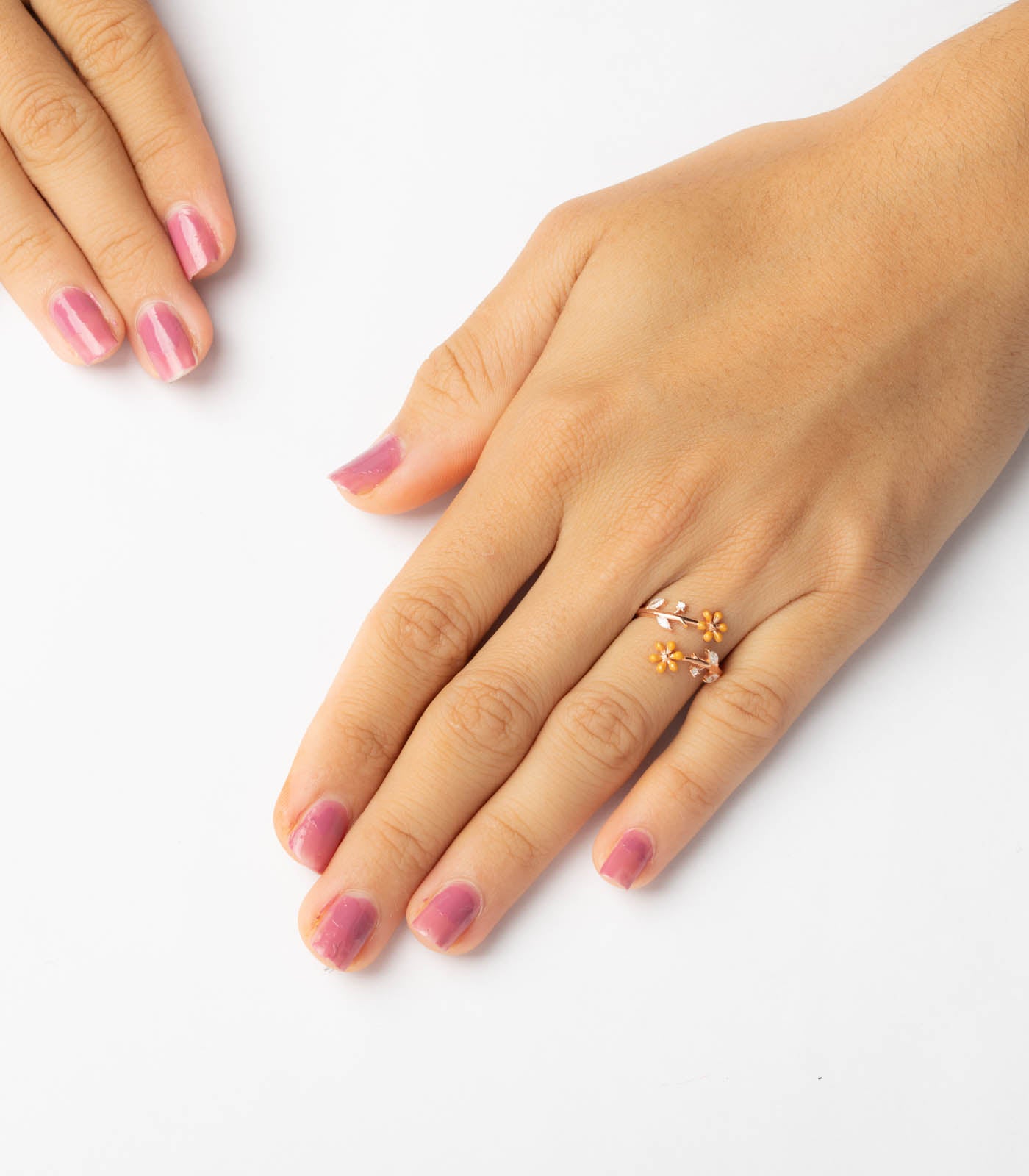 Rosy Flower Adjustable Finger Ring (Silver)