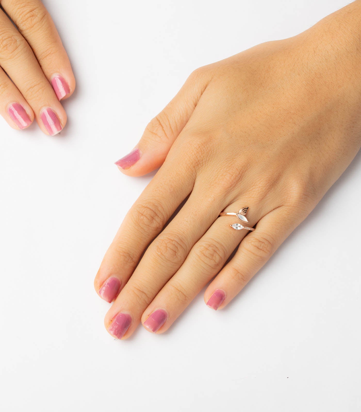 Rosy Fishtail Adjustable Finger Ring (Silver)