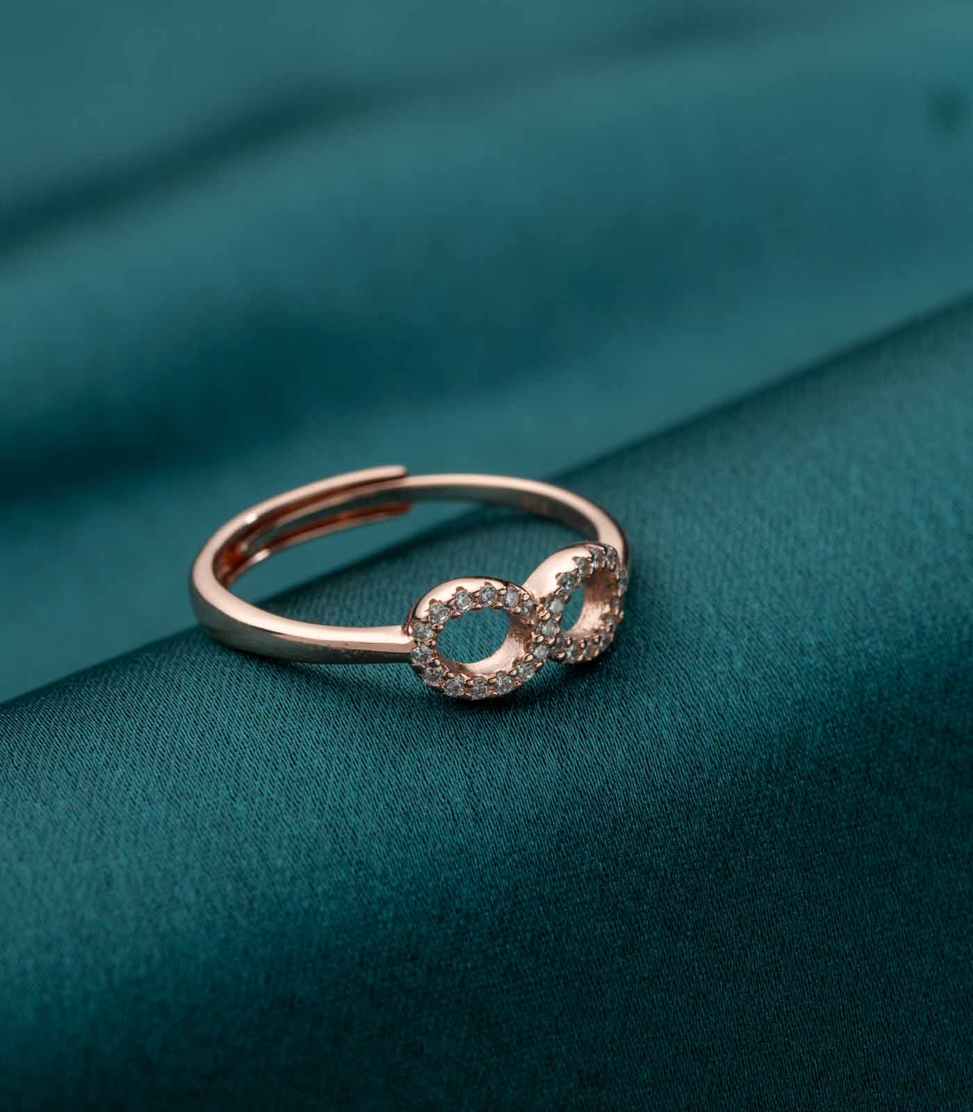 Rosy Infinity Adjustable Finger Ring (Silver)