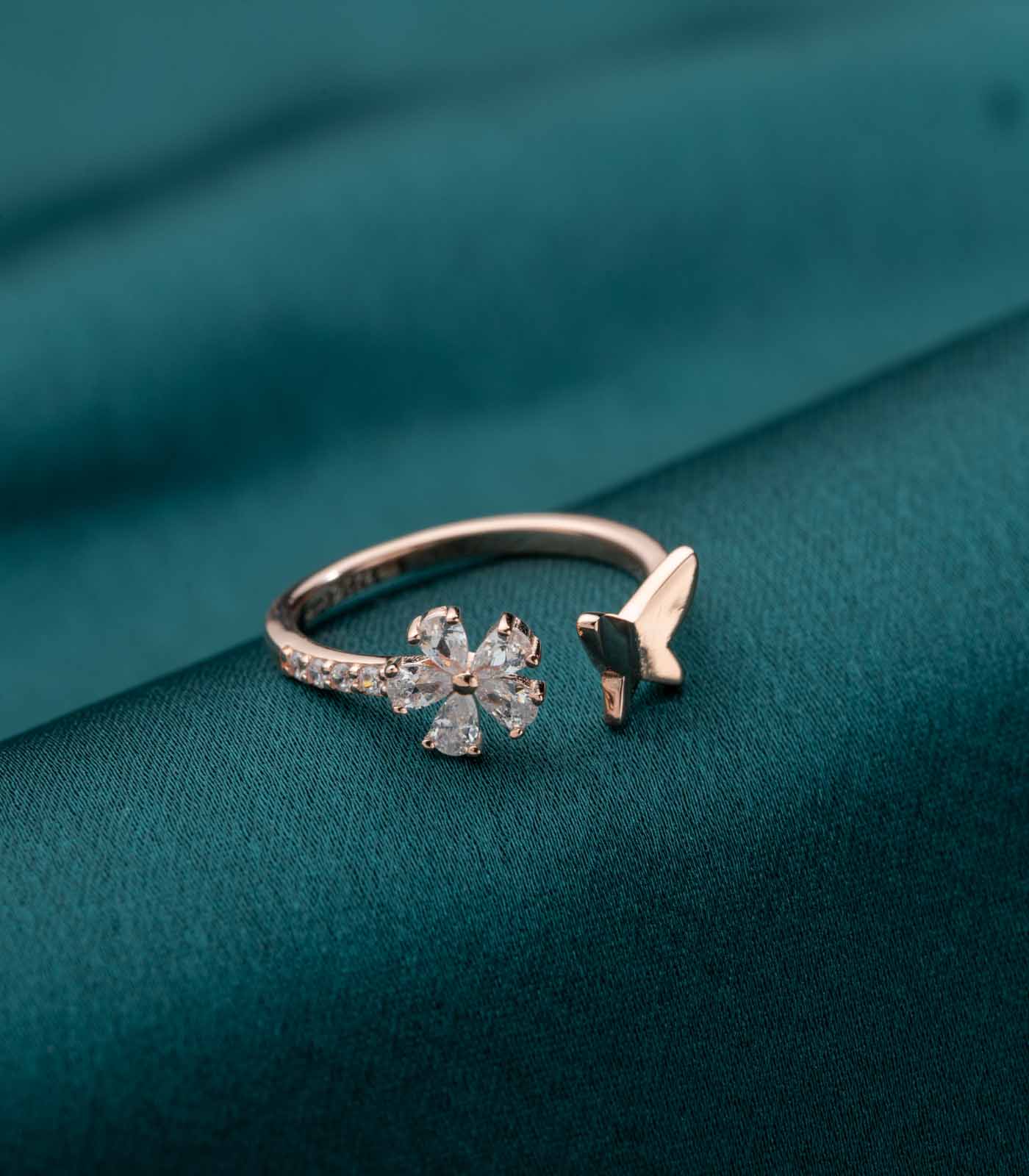 Rosy Flower Adjustable Finger Ring (Silver)
