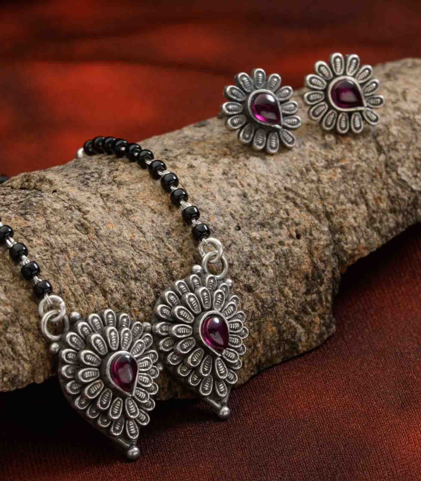 Twin Leaves Antique Mangalsutra Set (Silver)