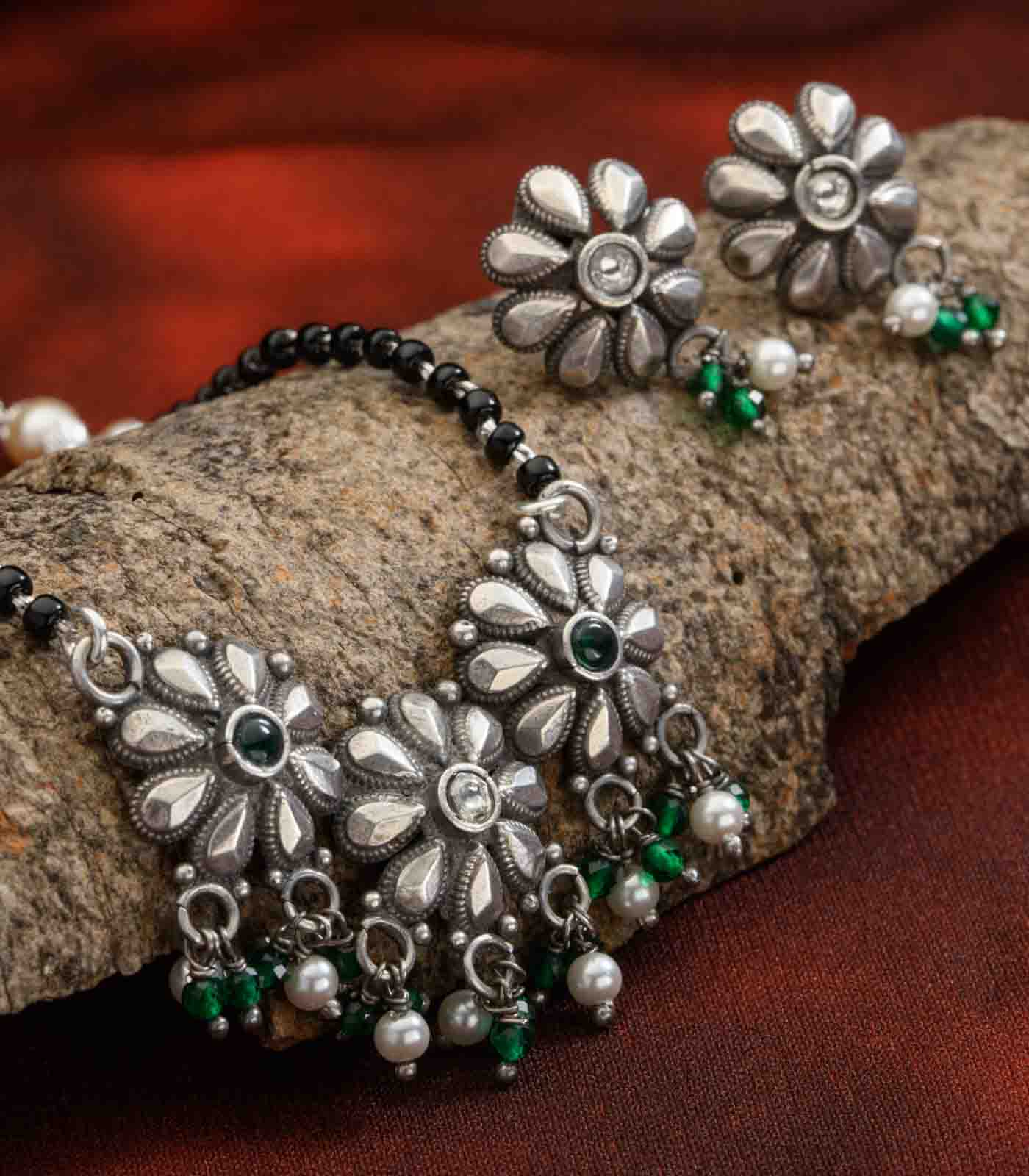 Green Stone Floral Antique Mangalsutra Set (Silver)