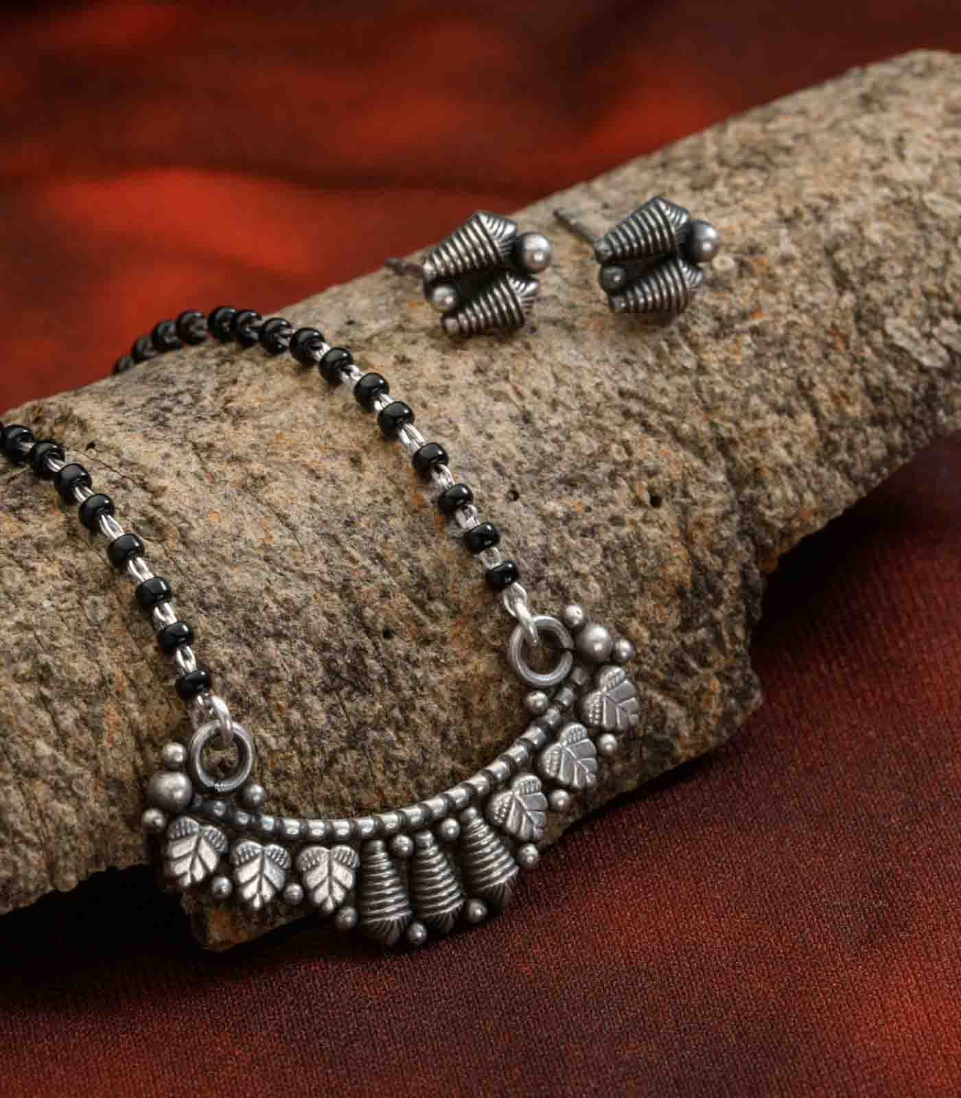 Leaf Motif Antique Mangalsutra Set (Silver)