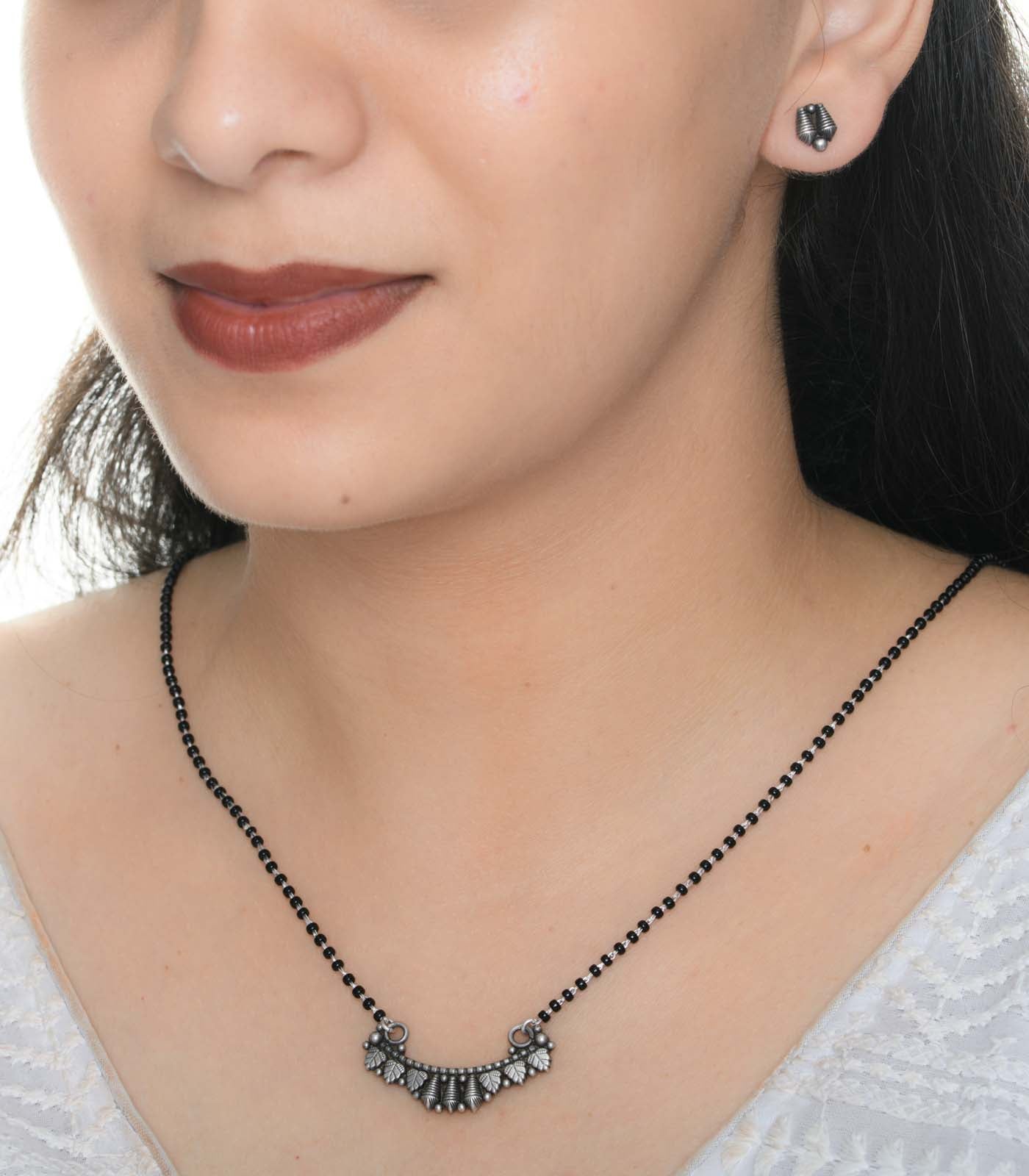 Leaf Motif Antique Mangalsutra Set (Silver)