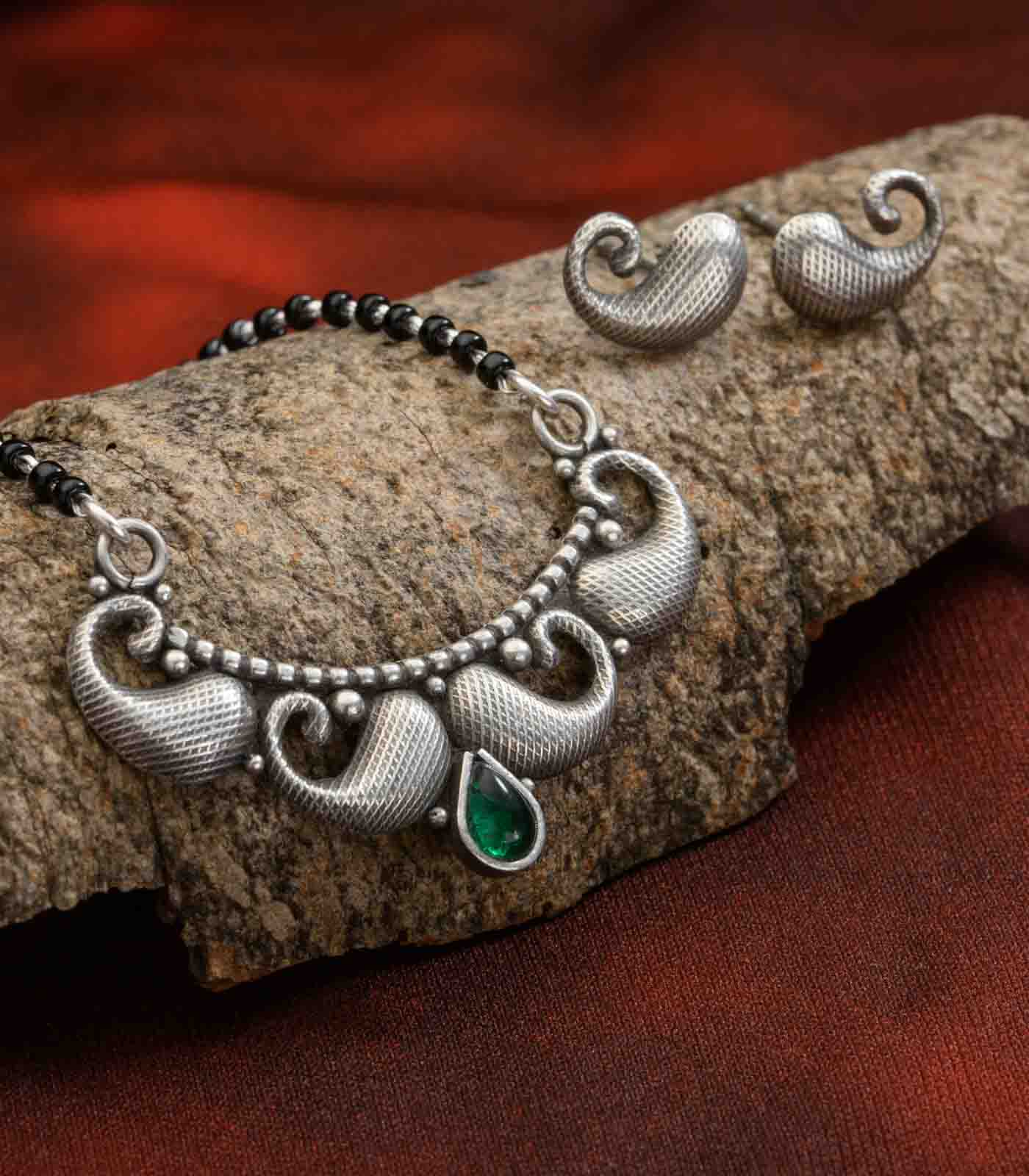Green Stone Swirl Antique Mangalsutra Set (Silver)
