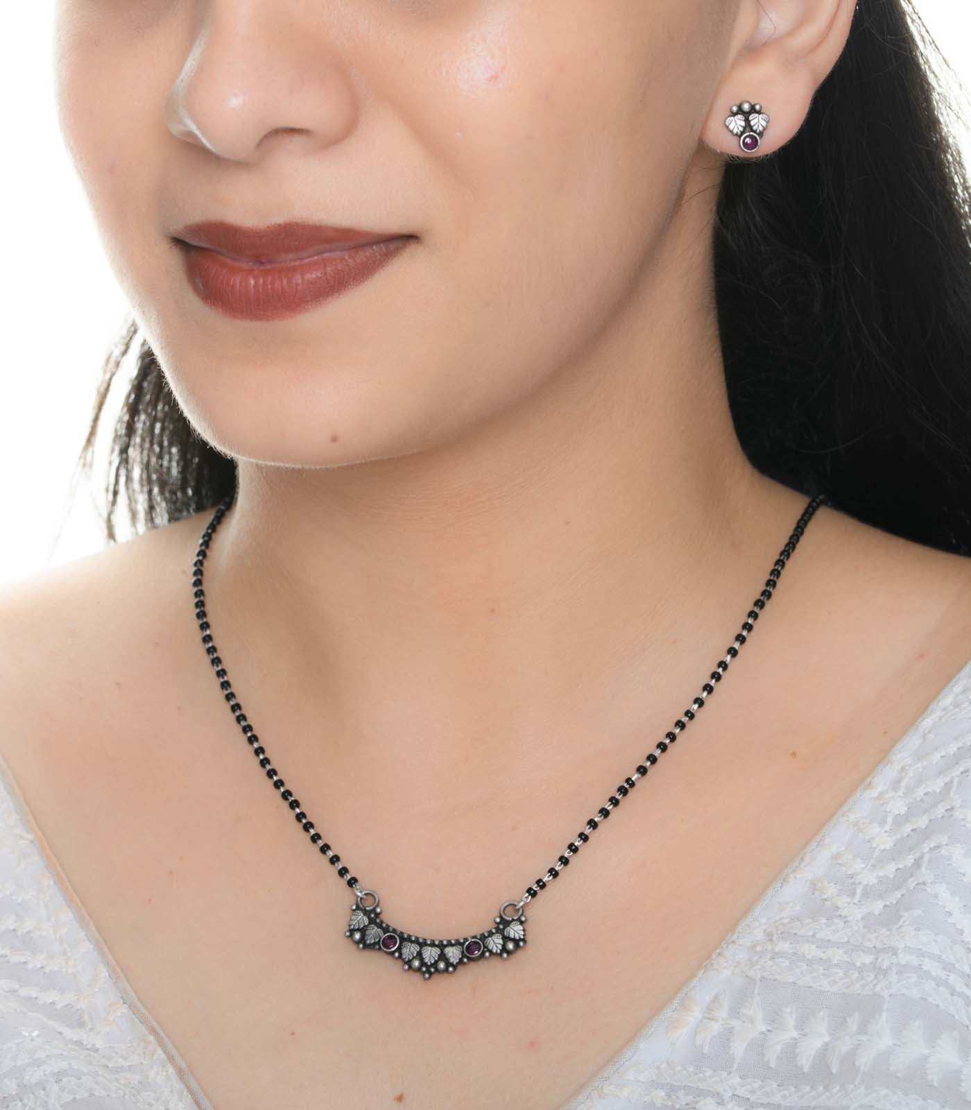 Voilet Stone Leaf Motif Antique Mangalsutra Set (Silver)