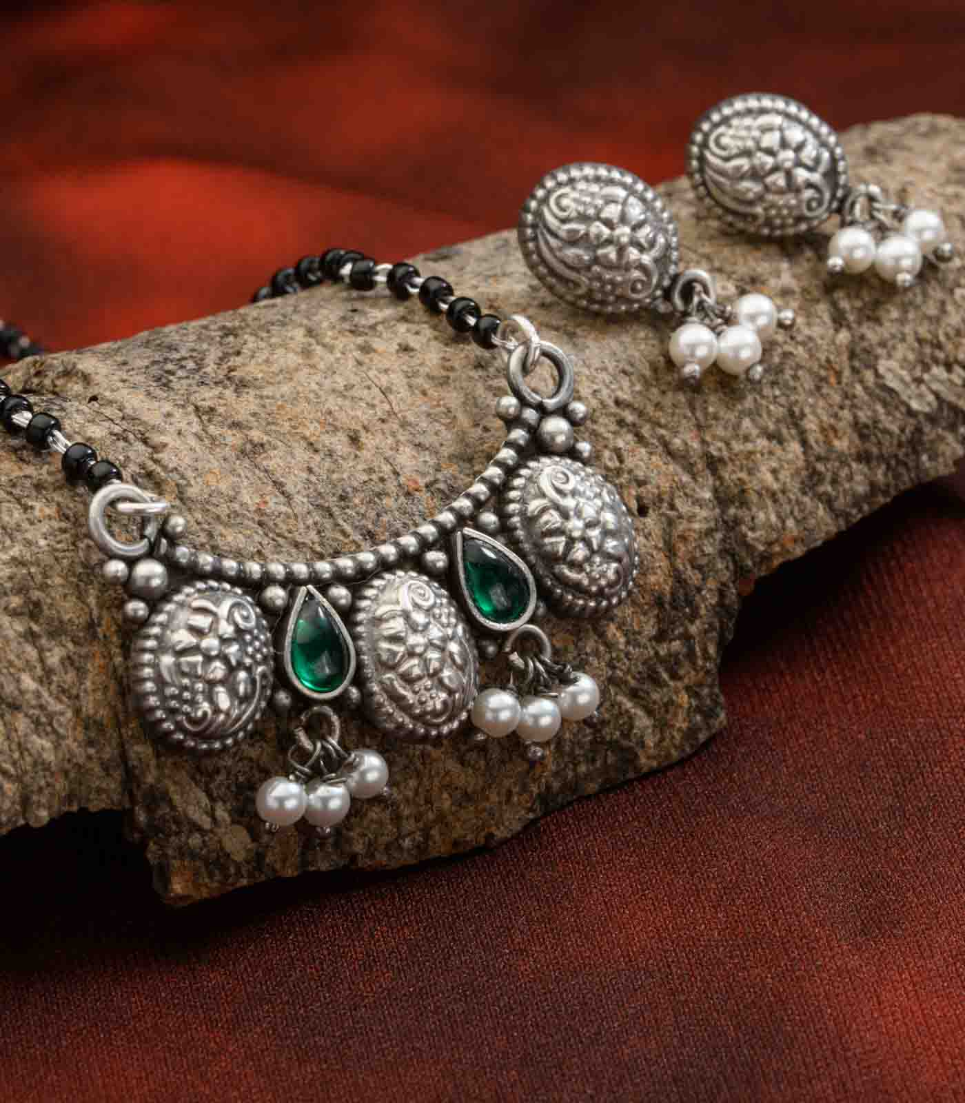 Green Stone Oval Antique Mangalsutra Set (Silver)