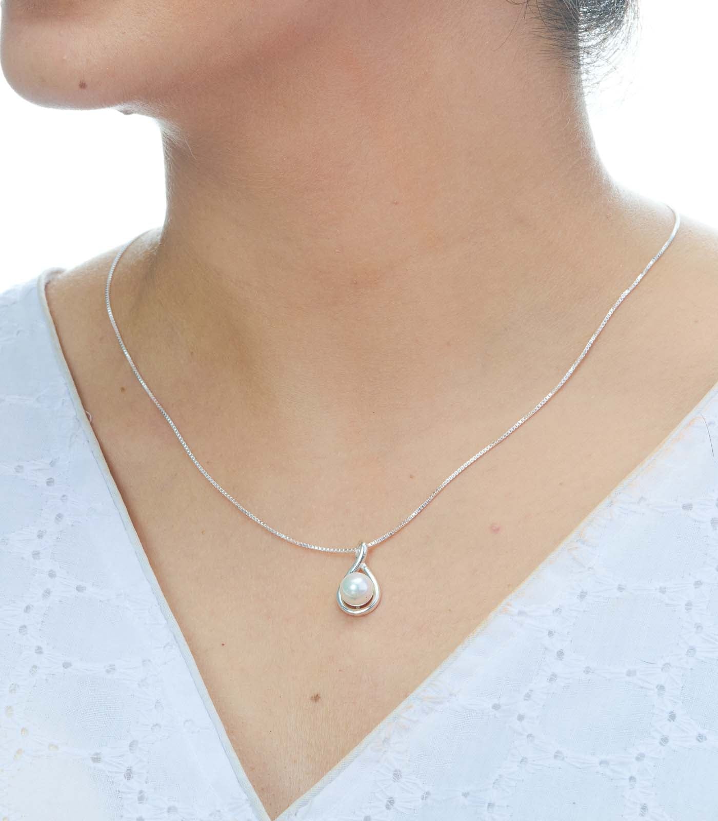 Infinity Pearl Necklace (Silver)