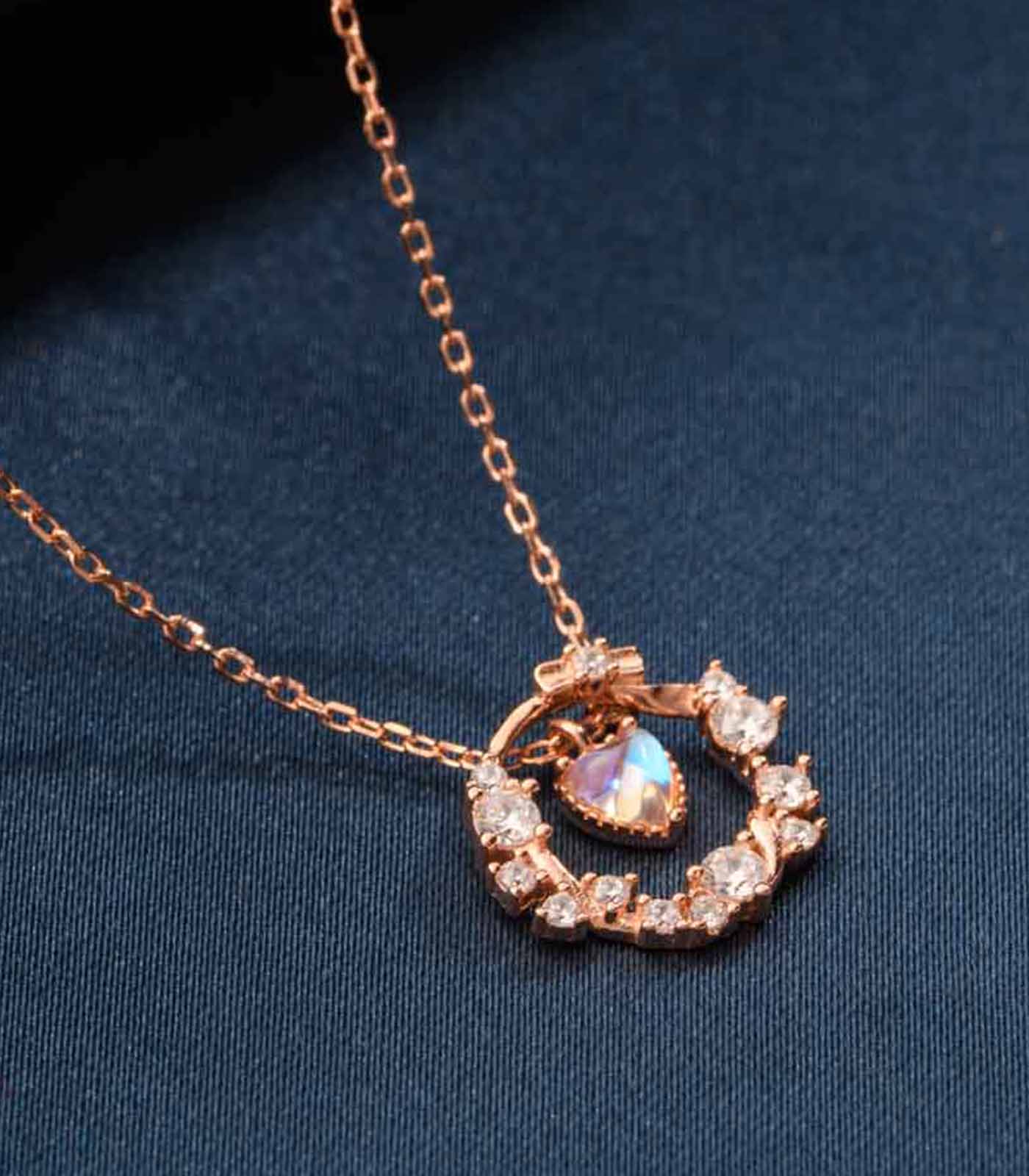 Rose Gold Polish Dangling Pendant Necklace (Silver)
