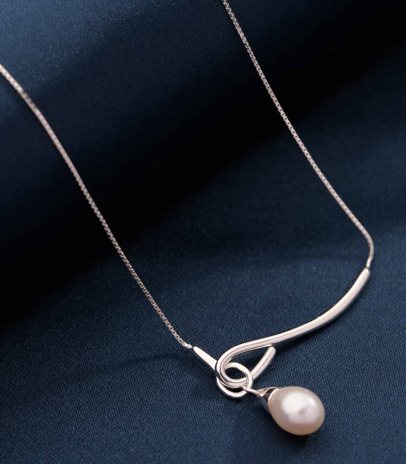 Classic Pearl Necklace (Silver)