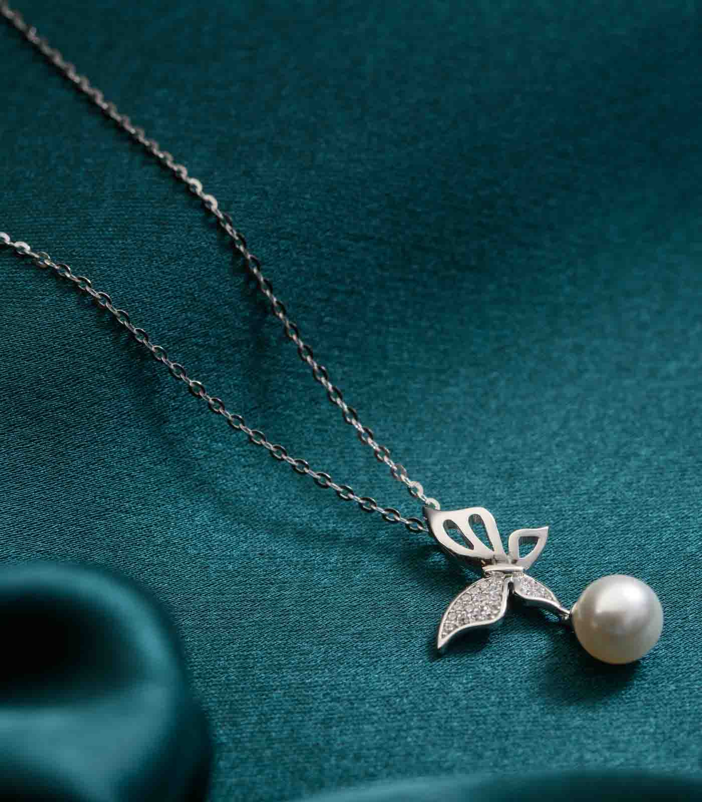 Pearlfly Necklace (Silver)