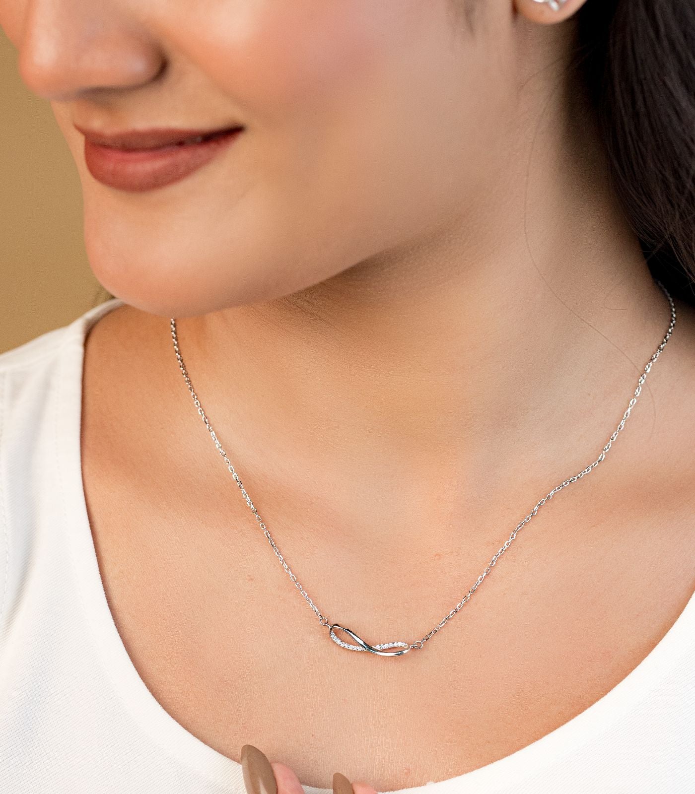 Sleek Infinity Necklace (Silver)