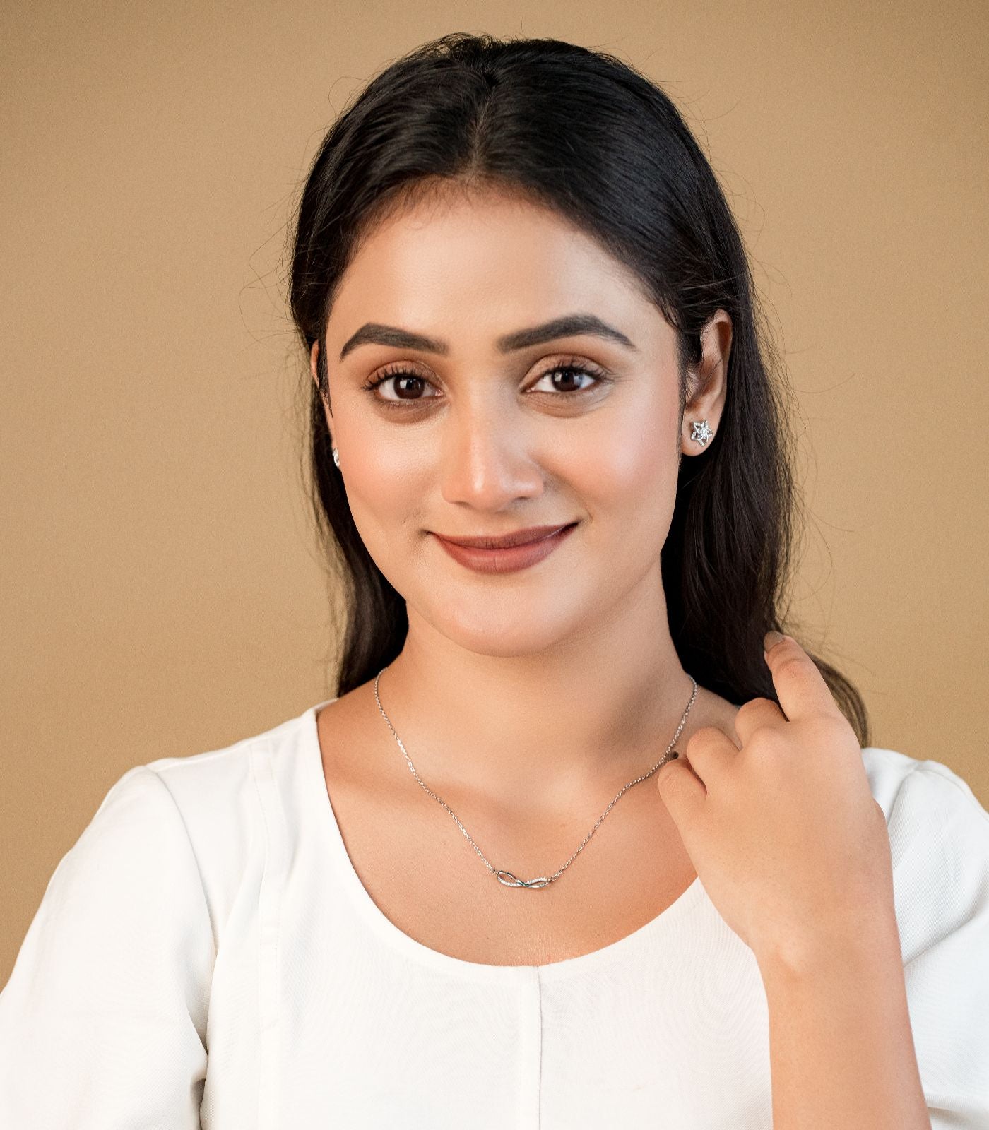 Sleek Infinity Necklace (Silver)