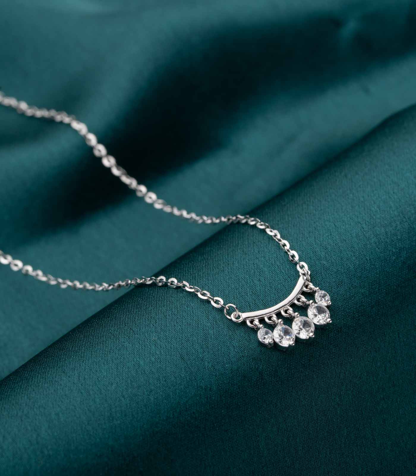 Classic Stone Curv Necklace (Silver)