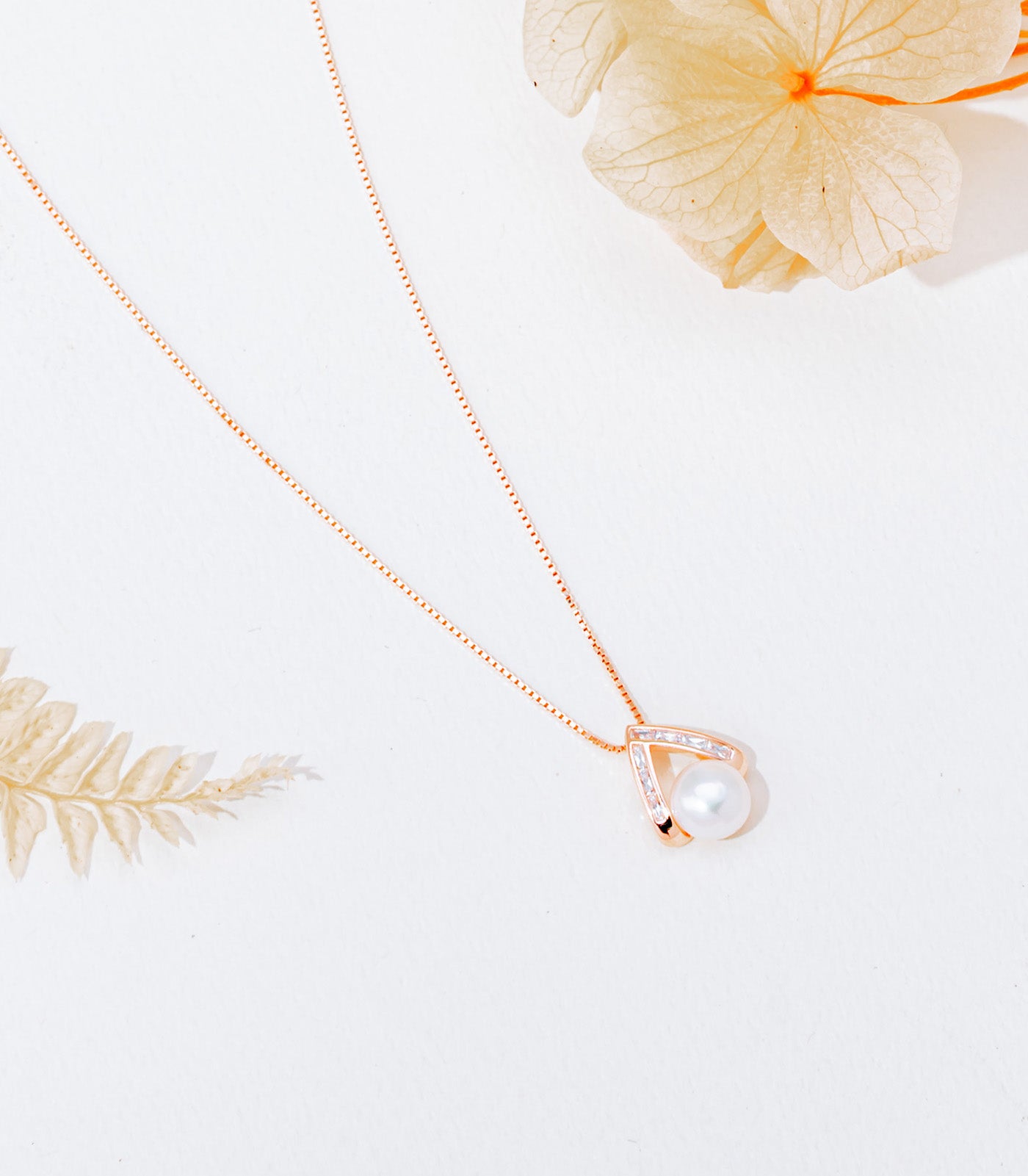 Pretty Pearl Necklace (Silver)