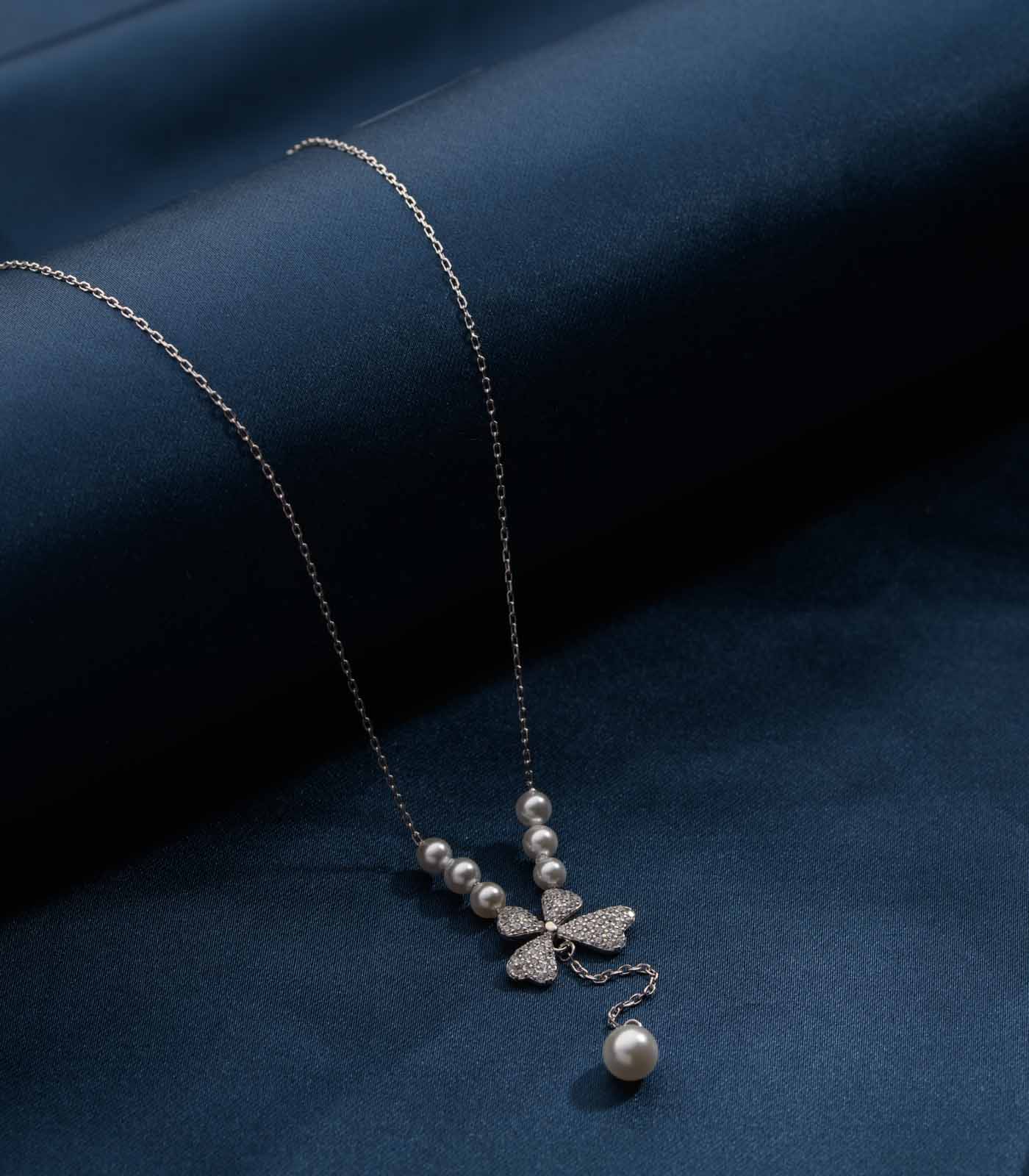 Quadra Pearl's Necklace (Silver)
