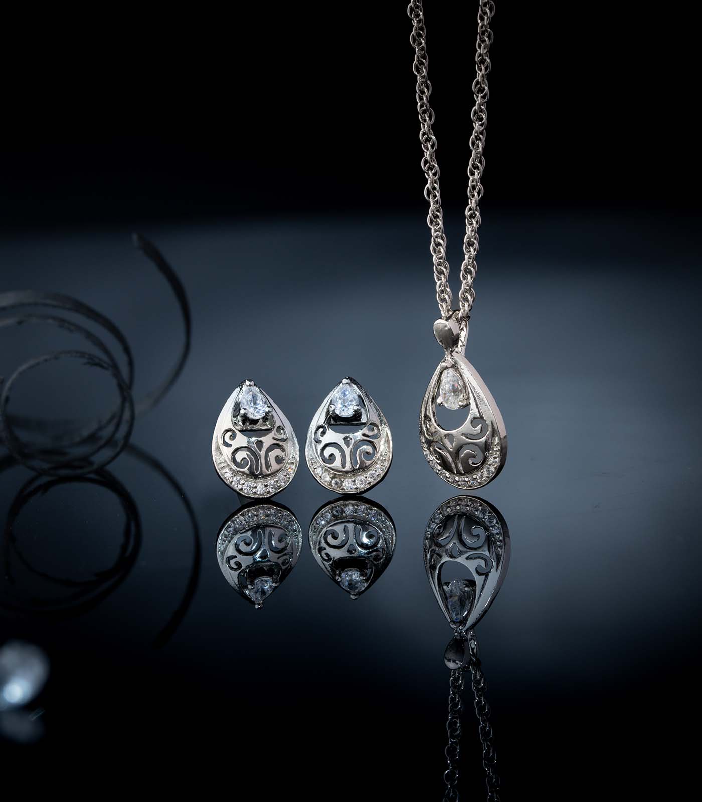 Premium Zircon Oval Shaped Necklace Set (Silver)