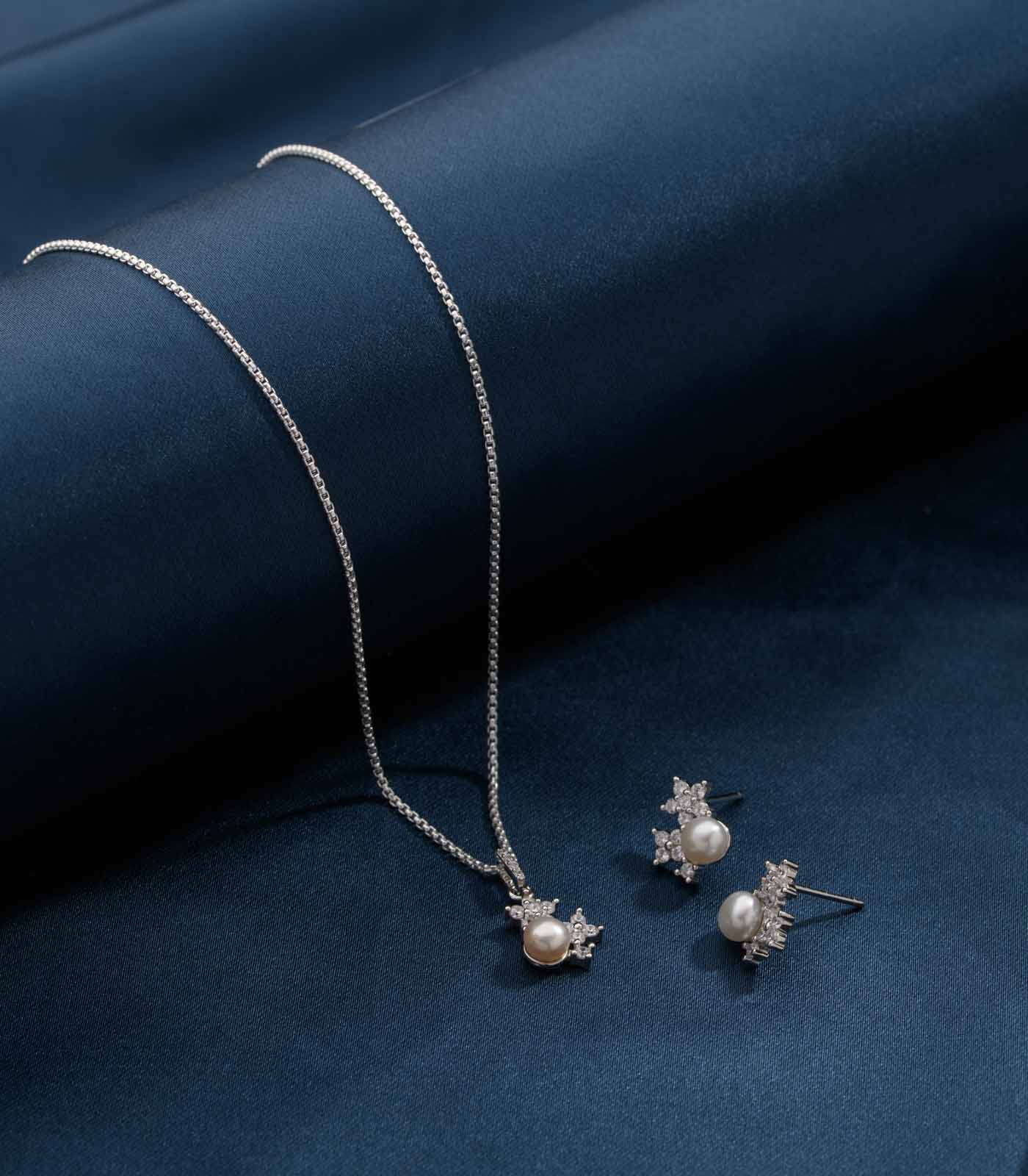 Racimo Of Flower Necklace Set (Silver)