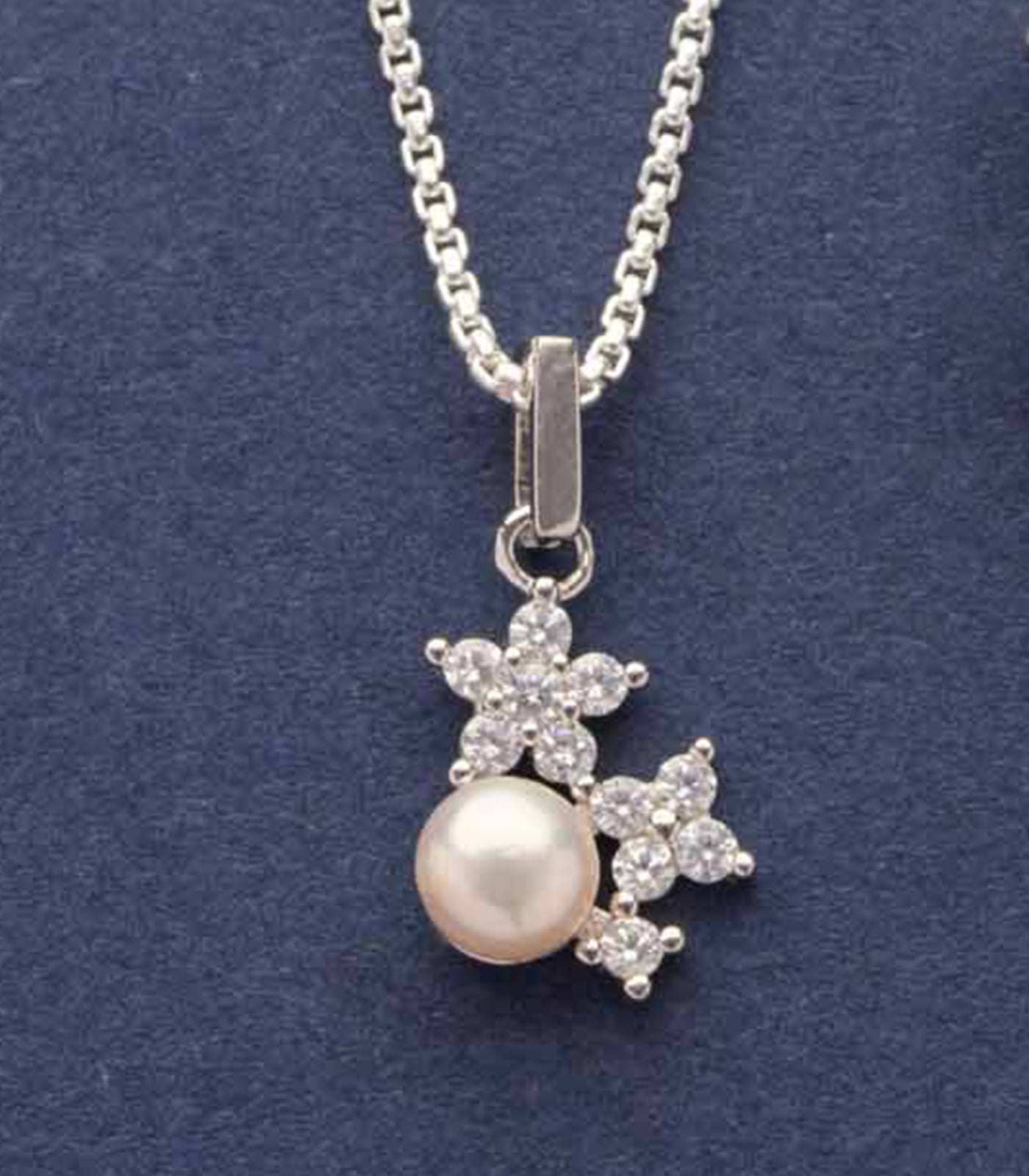 Racimo Of Flower Necklace Set (Silver)