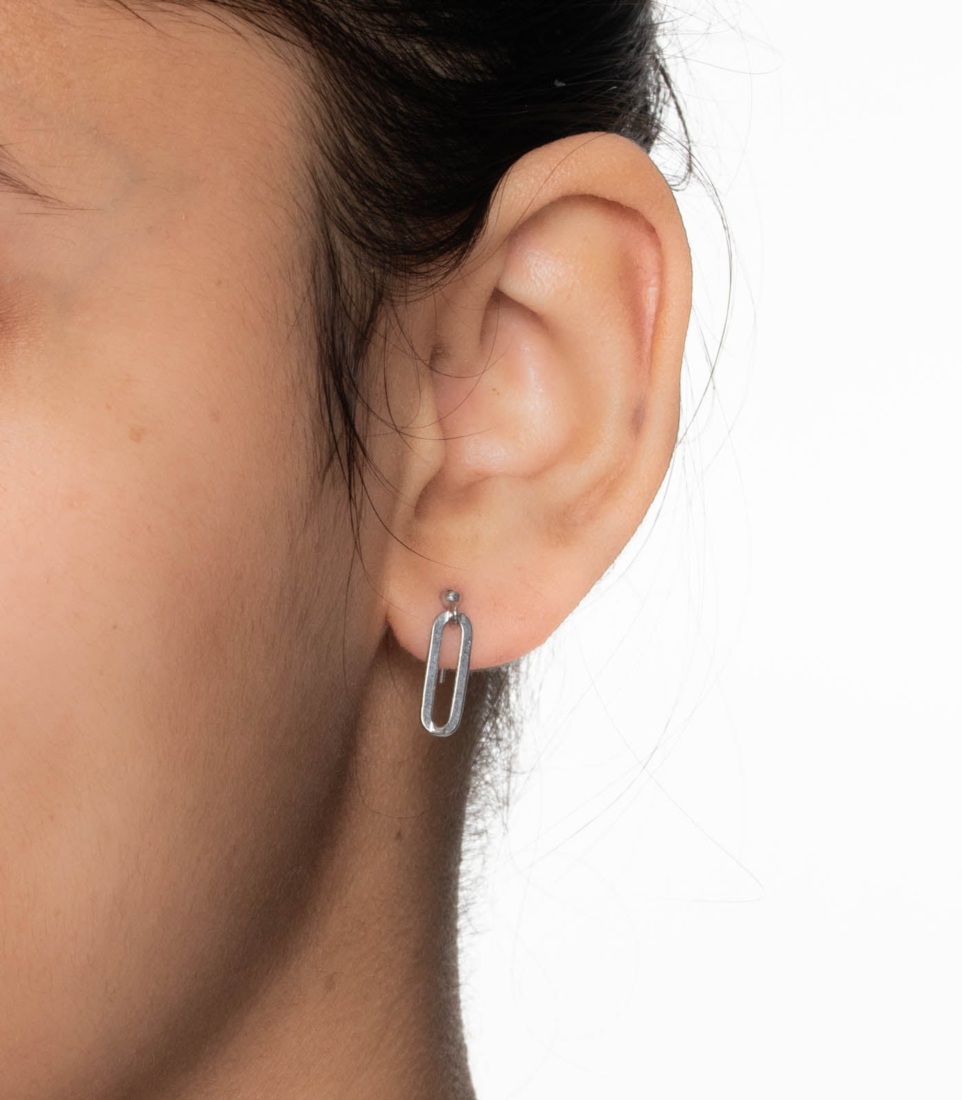 Elegant Oval Shaped Earrings (Silver)