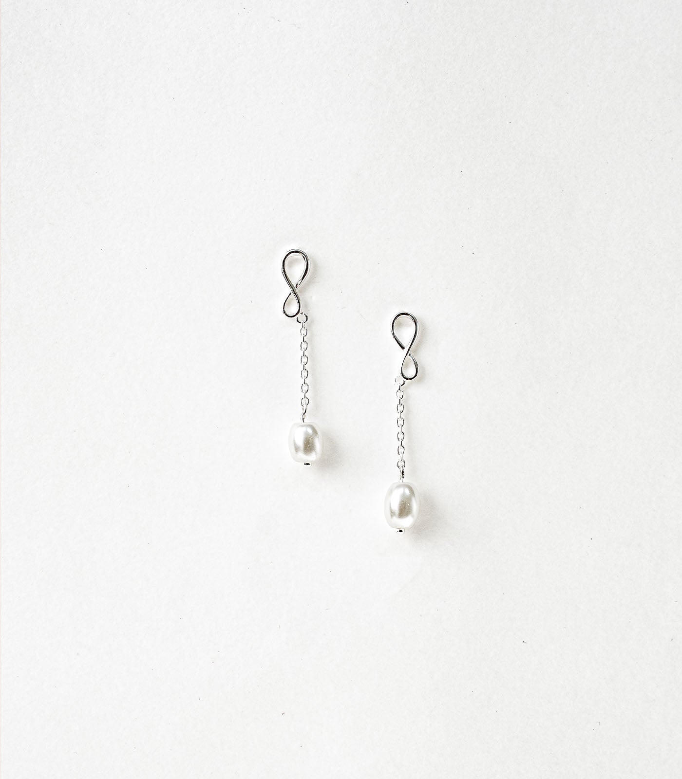 Infinite Dangling Pearls Earrings (Silver)