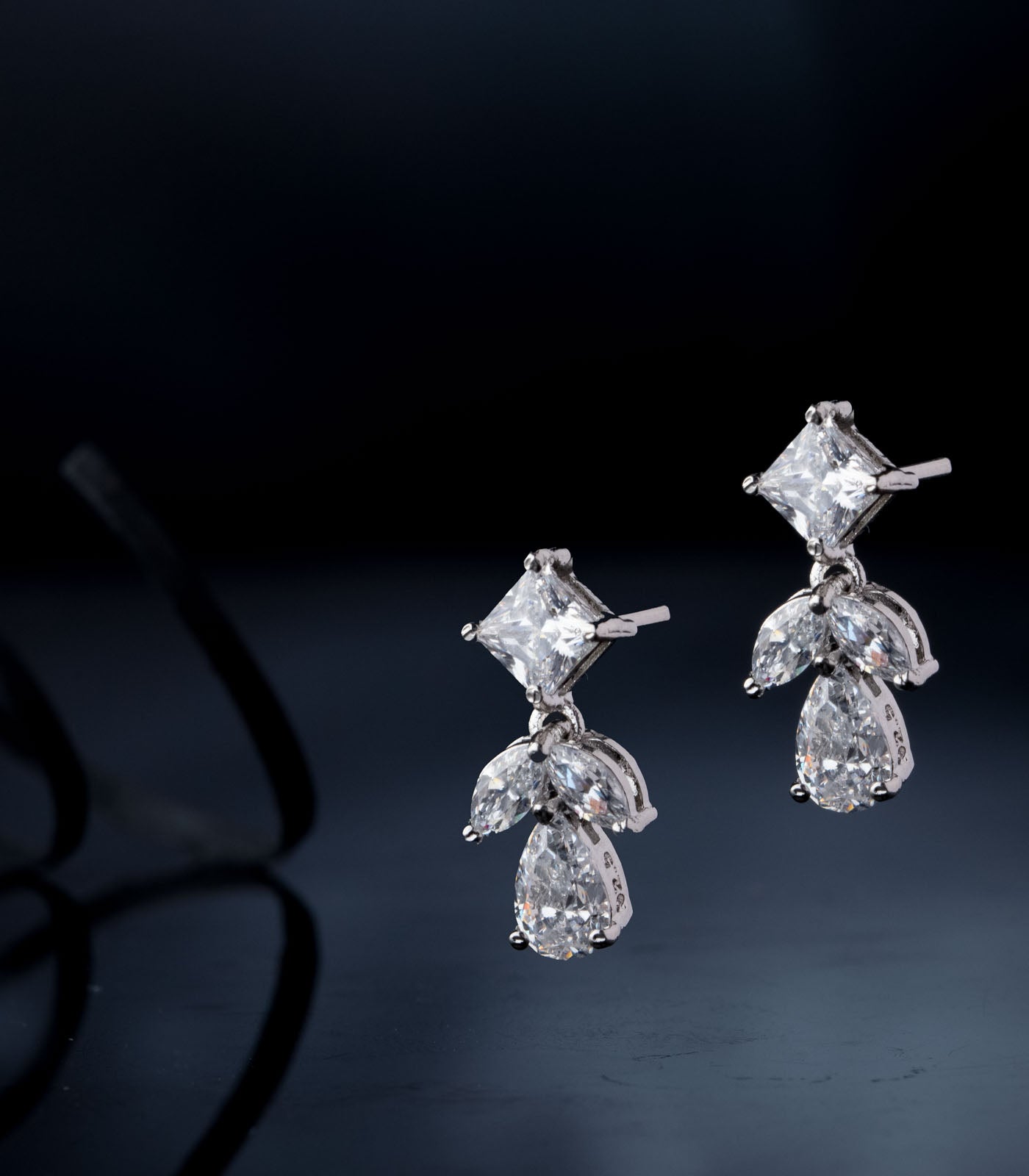 Premium Zircon Diamond And Petal Shaped Earrings (Silver)