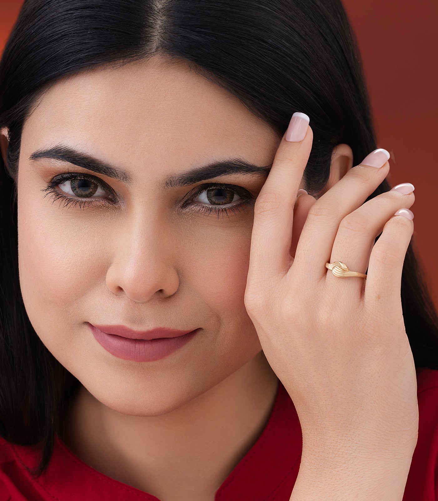 Serene Bond Gold Finger Ring