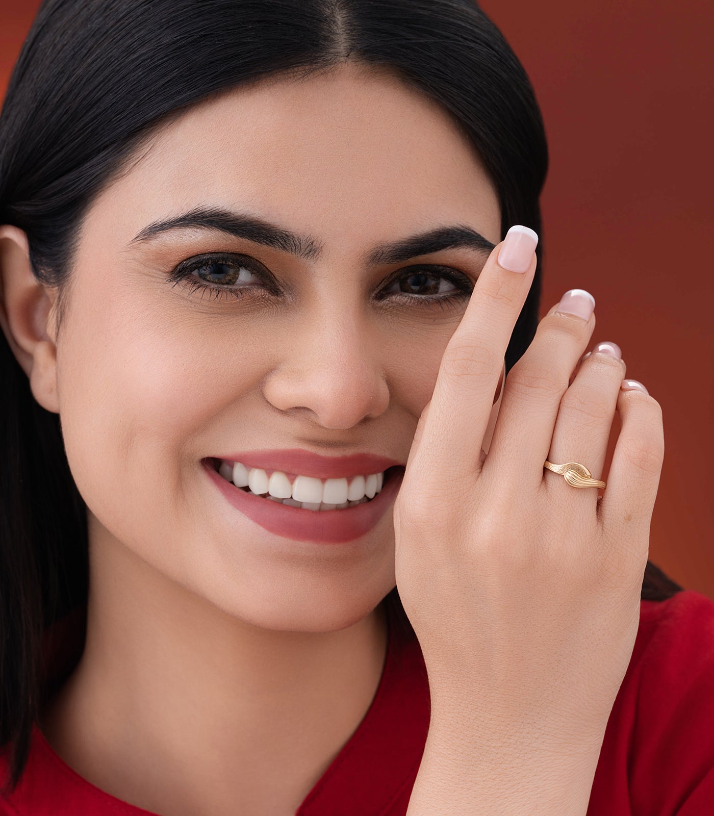 Serene Bond Gold Finger Ring