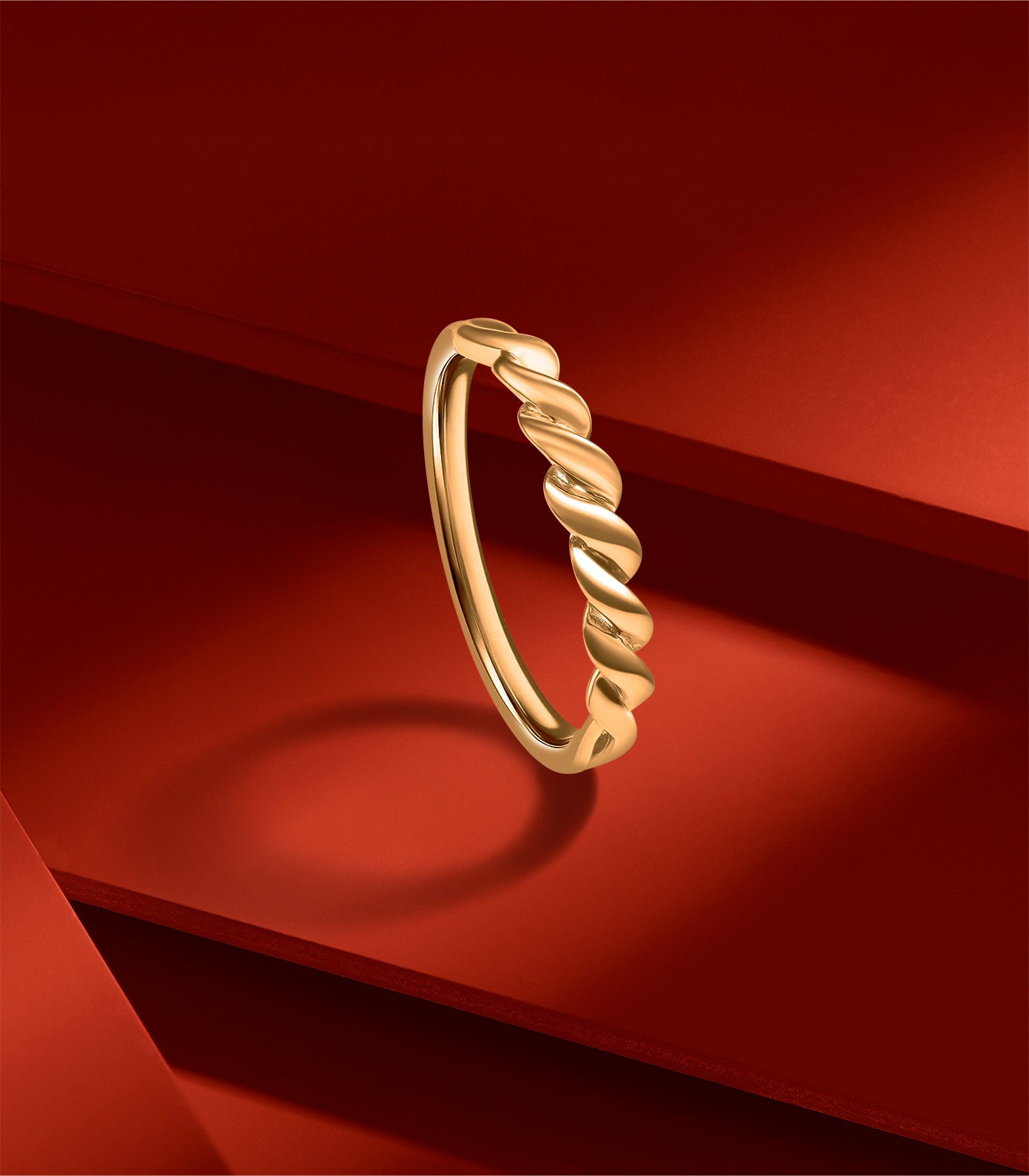 Timeless Twist Gold Finger Ring