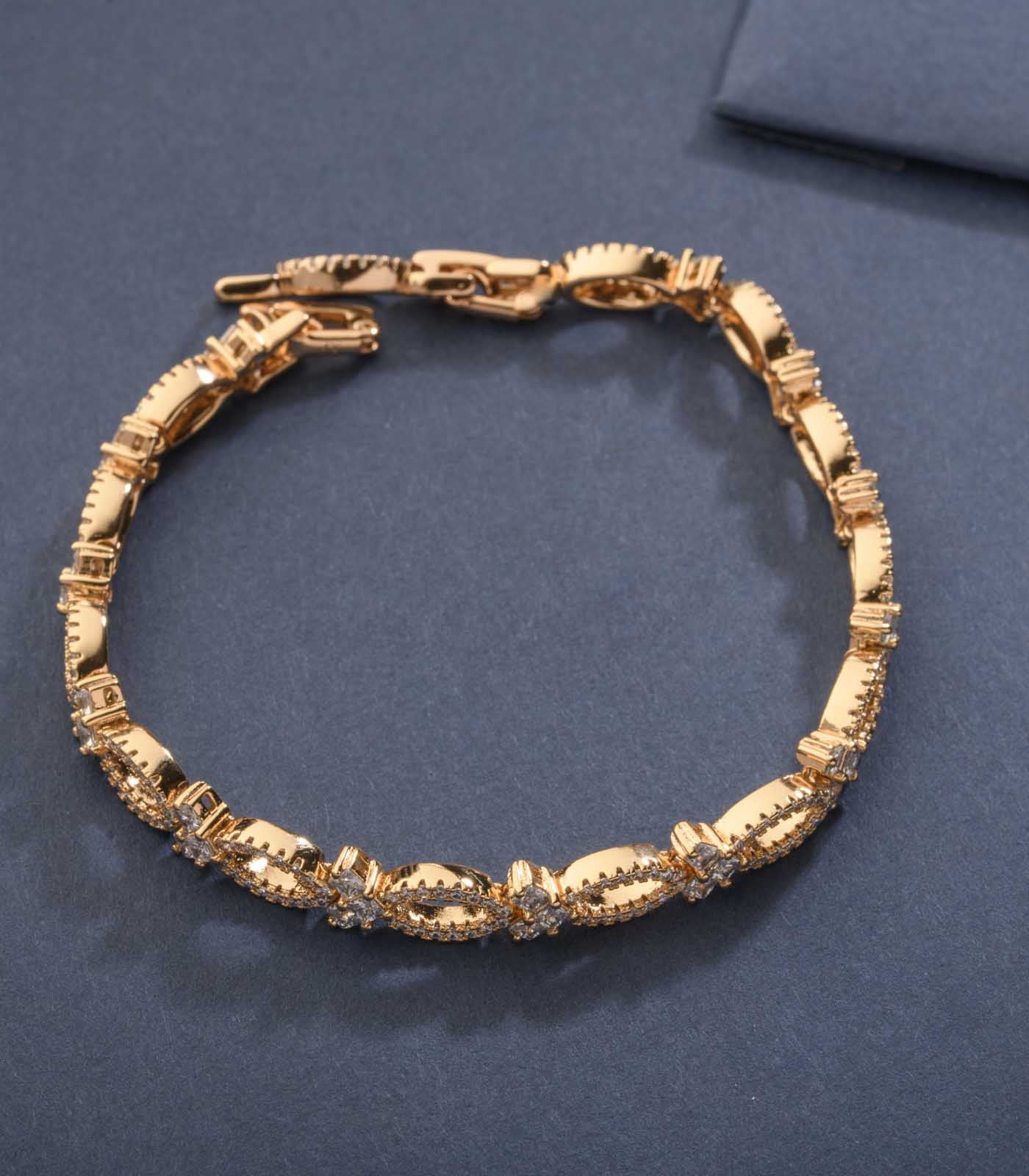 Ornated Beautiful Brass Bracelet (Brass)