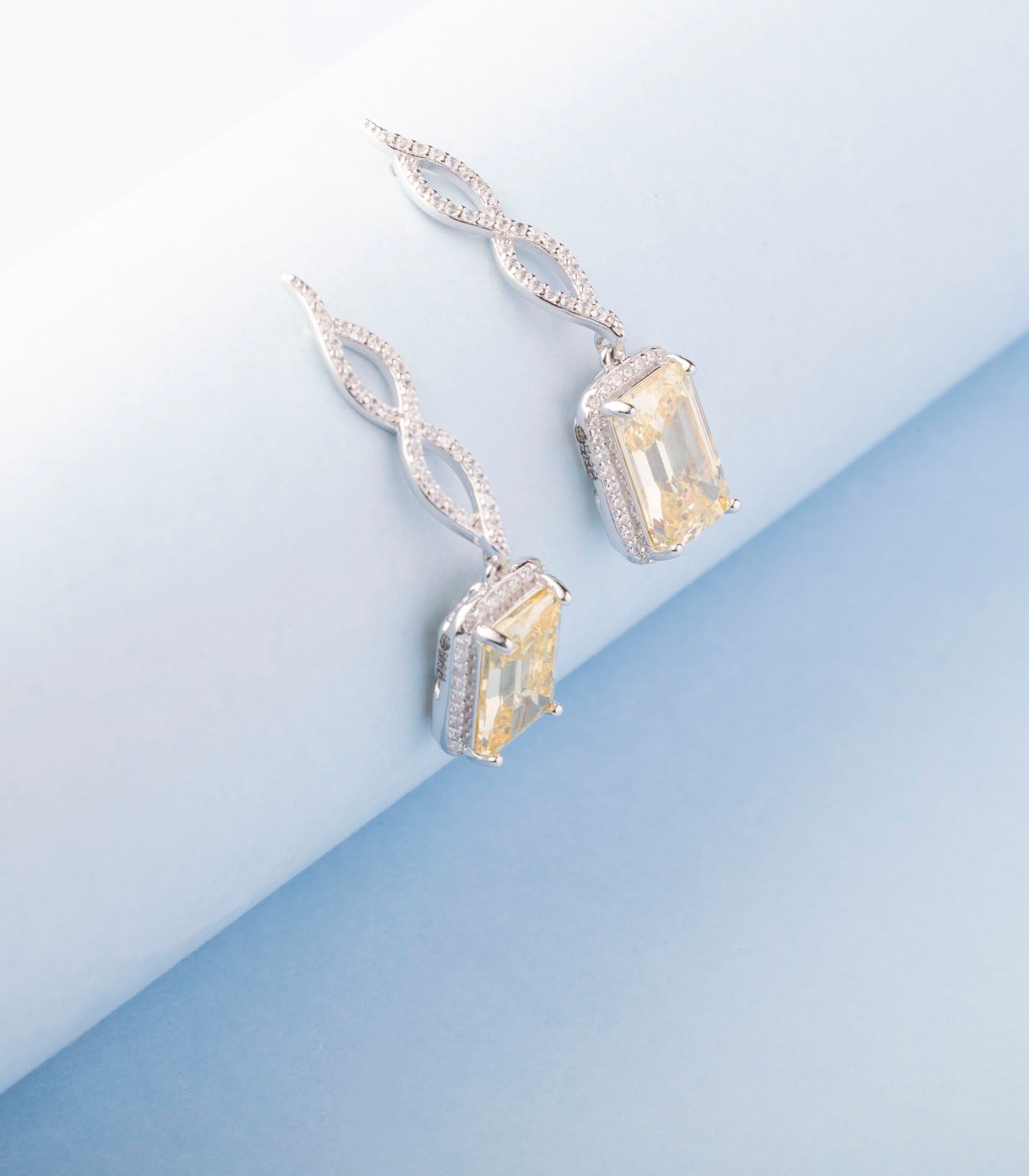 Oyster Magic Earrings (Silver)