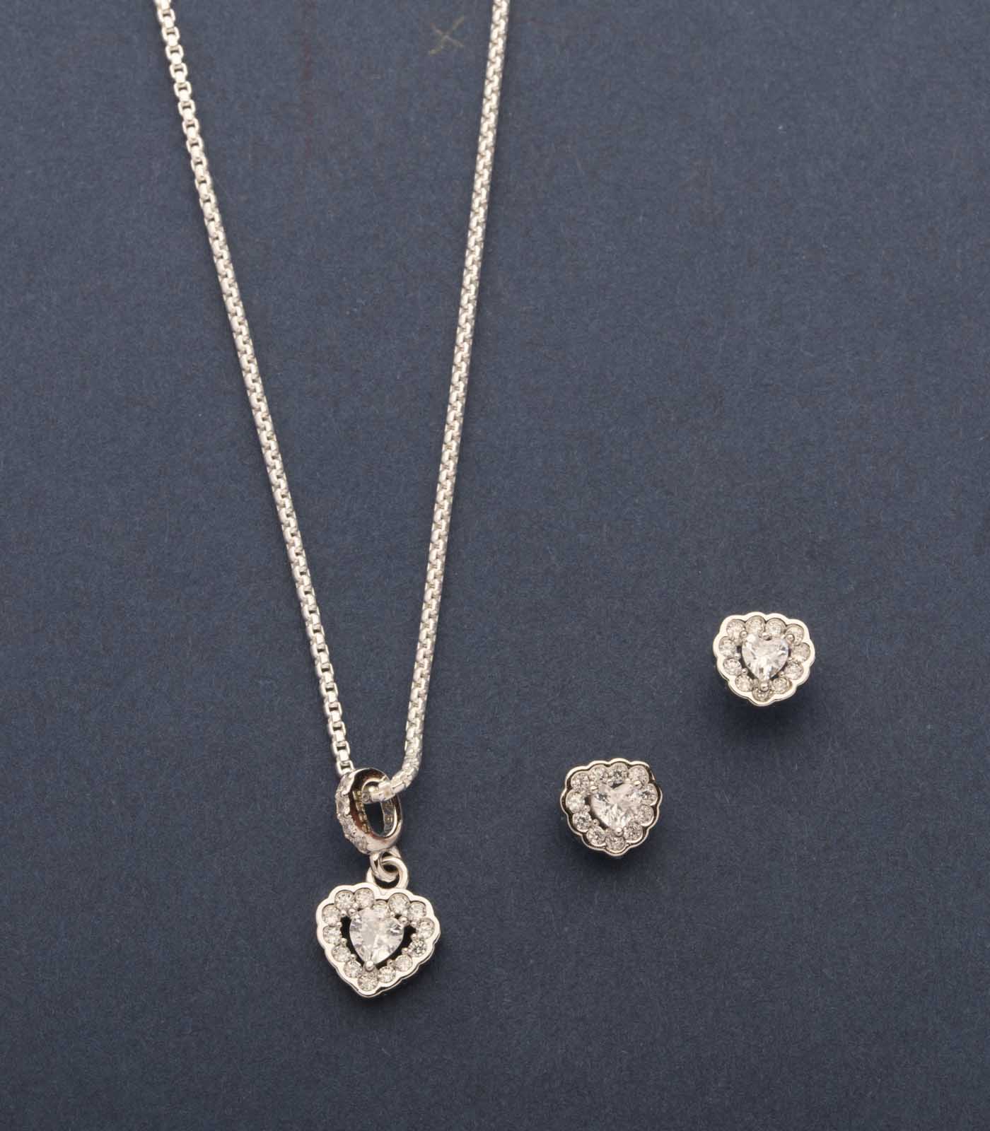 Shiny Silver Hearts Pendant Set (Silver)