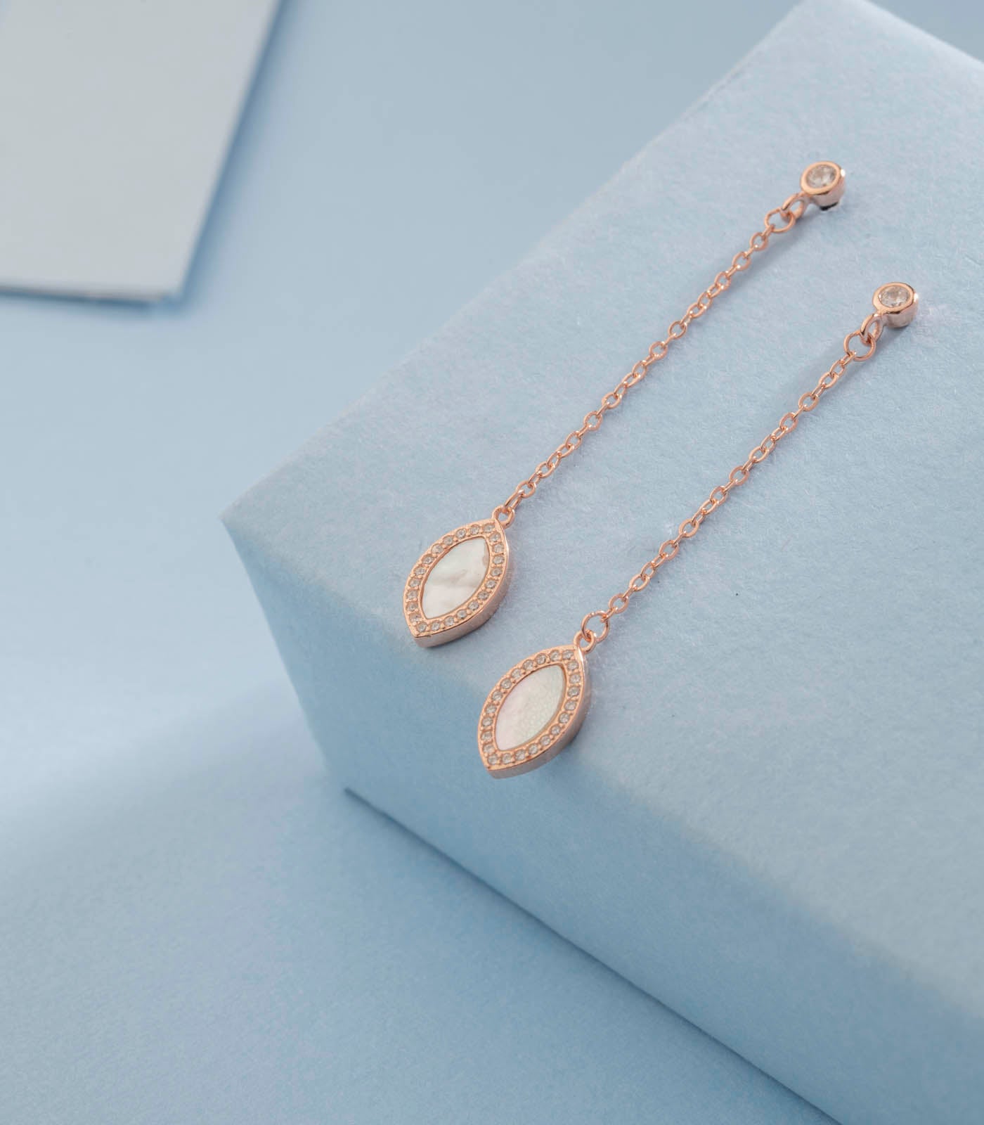 White shell droplets (Silver)