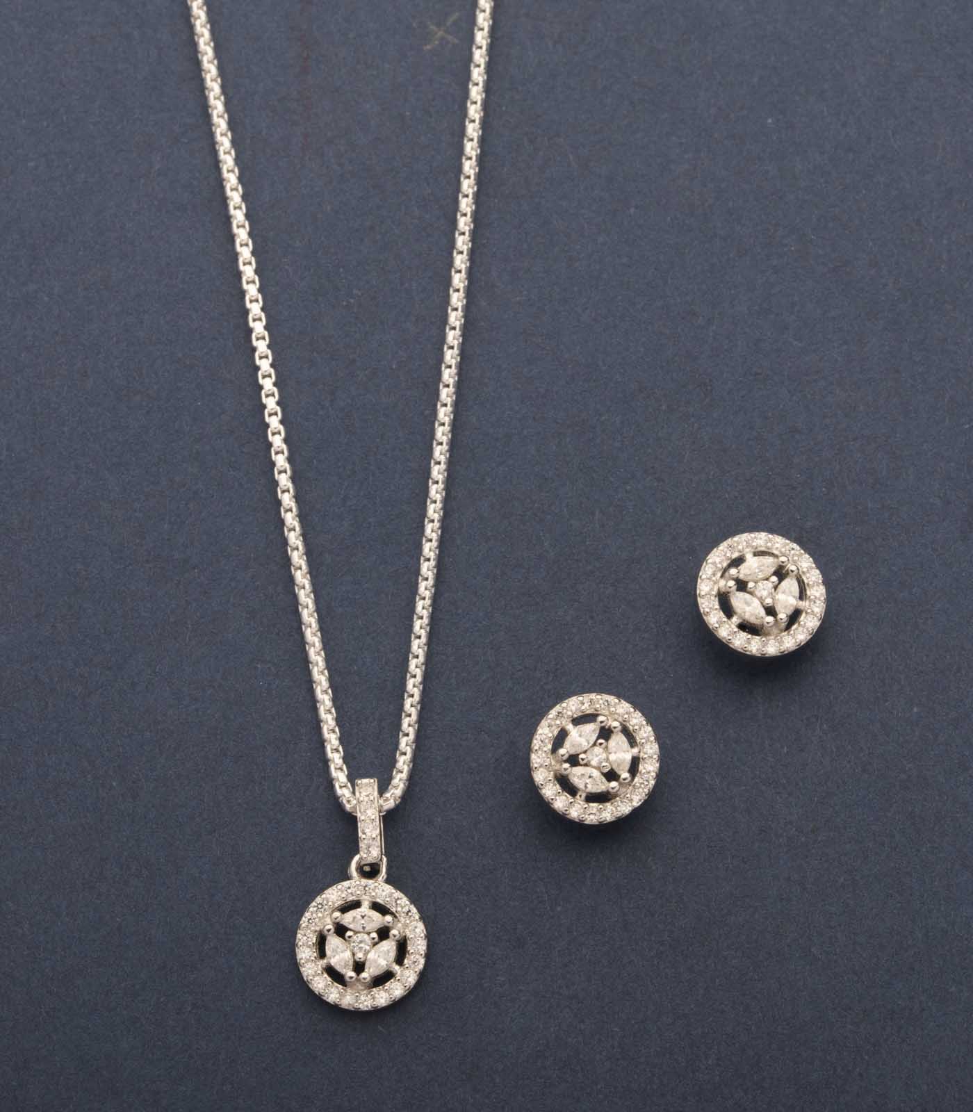 Adoring Maze Of Silver And Gems Pendant Set (Silver)
