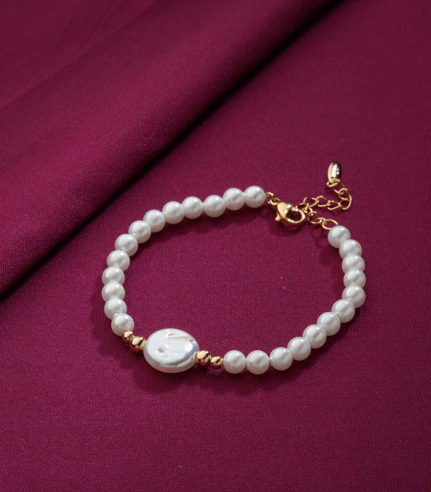 Elegant Pearl Bracelet (Brass)
