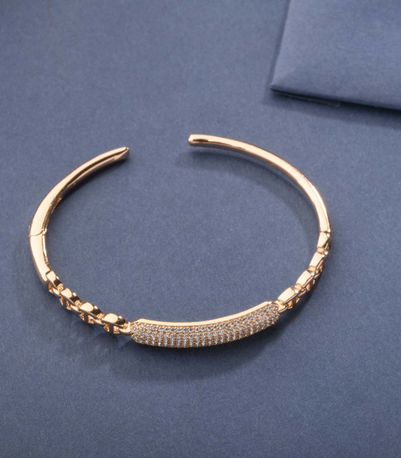 Classic Round Brass Bracelet (Brass)